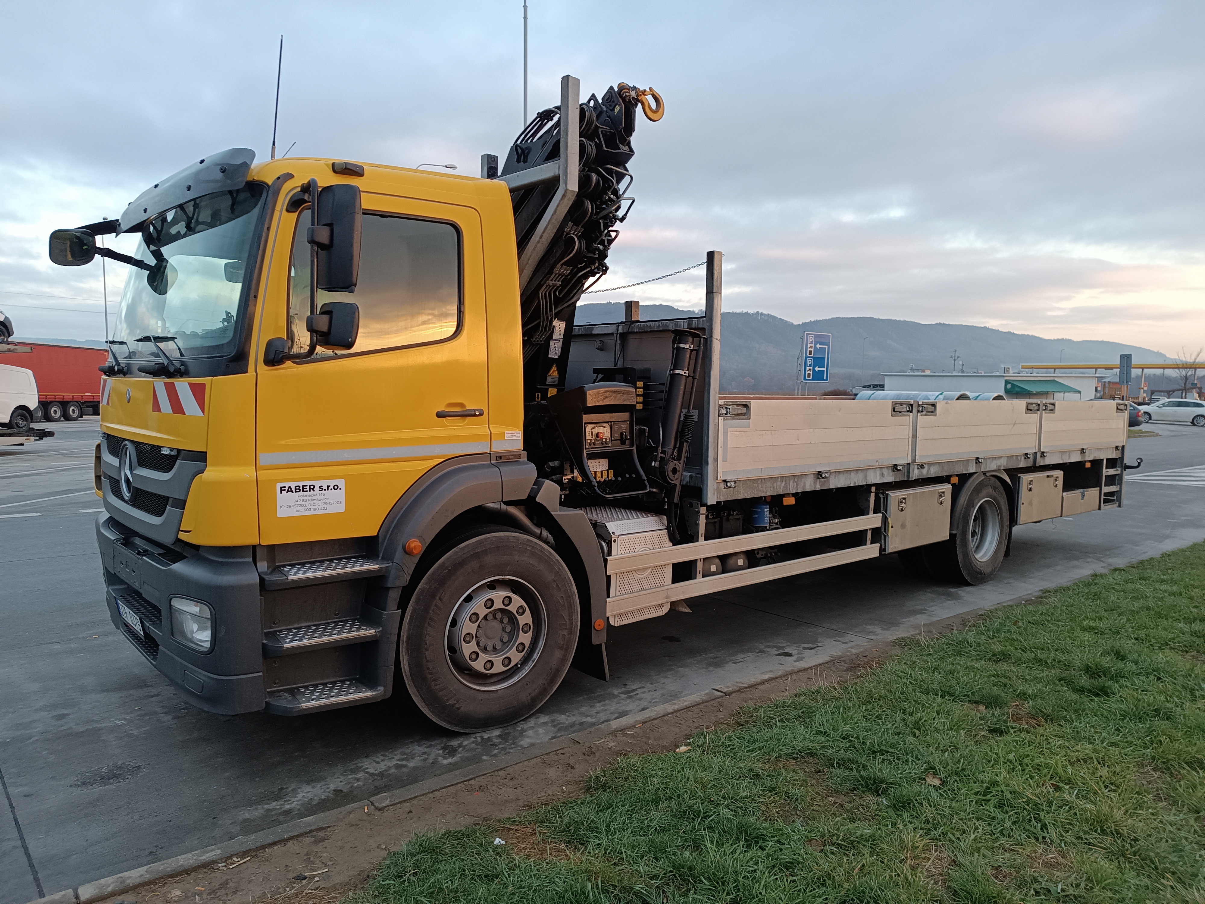 FABER s.ro. autodoprava s hydraulickým jeřábem foto 3