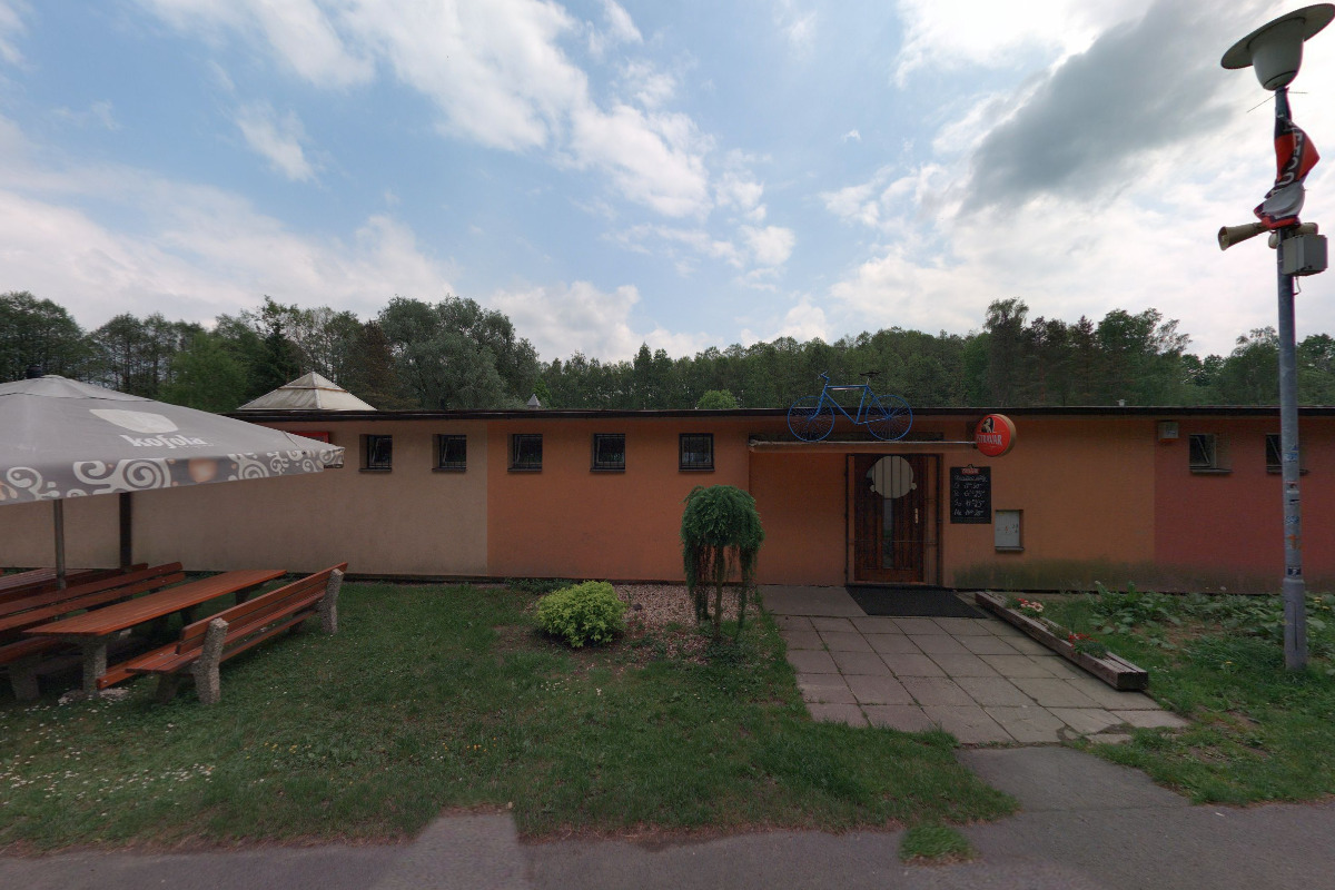 Restaurace u bazénu