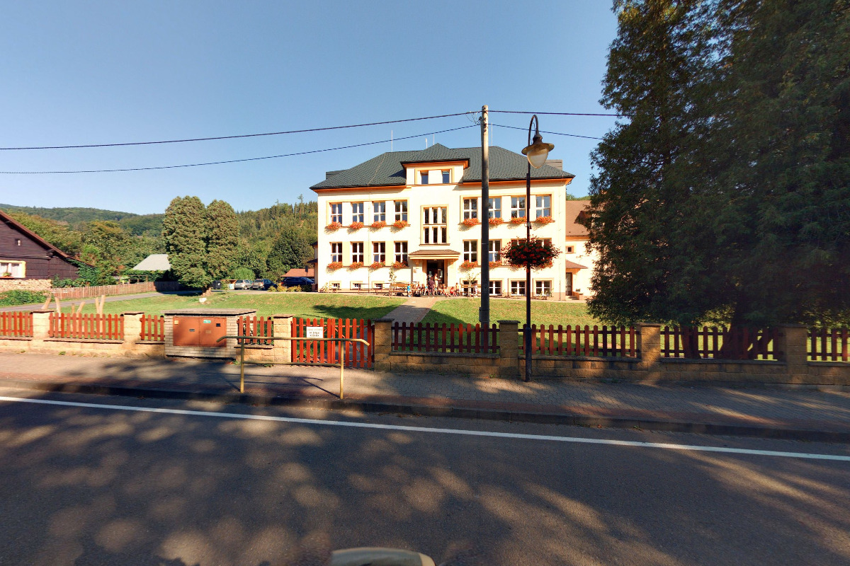 Základní škola a Mateřská škola Dolní Lomná 149