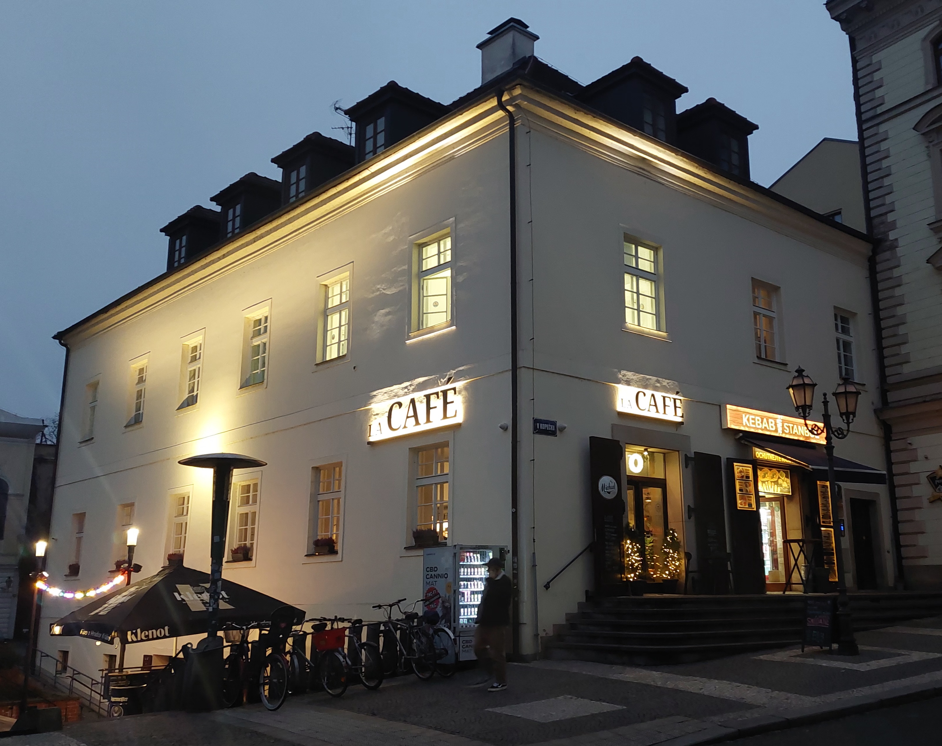 La. CAFÉ BISTRO BAR foto 5