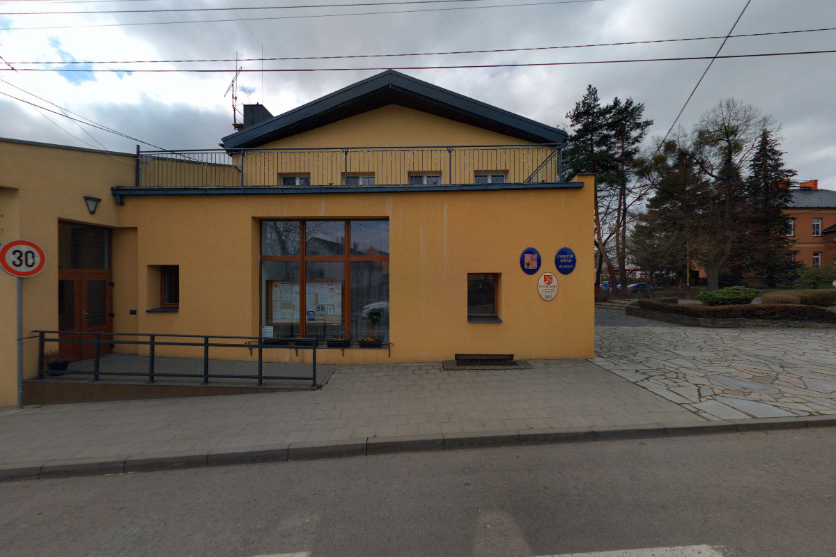 Hlavnice - obecní úřad foto 2