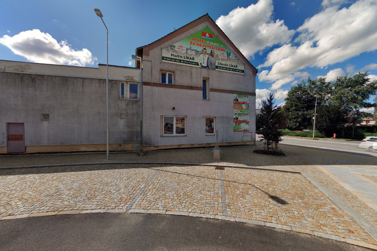 Nabíjecí stanice elektrokol - Nádražní foto 2