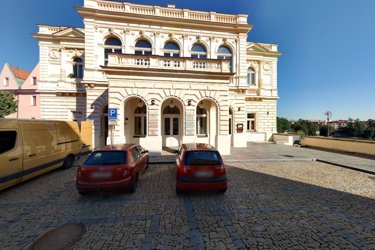 AUX bar