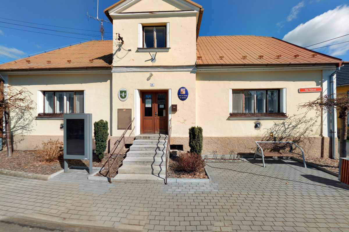 Neplachovice - obecní úřad foto 3
