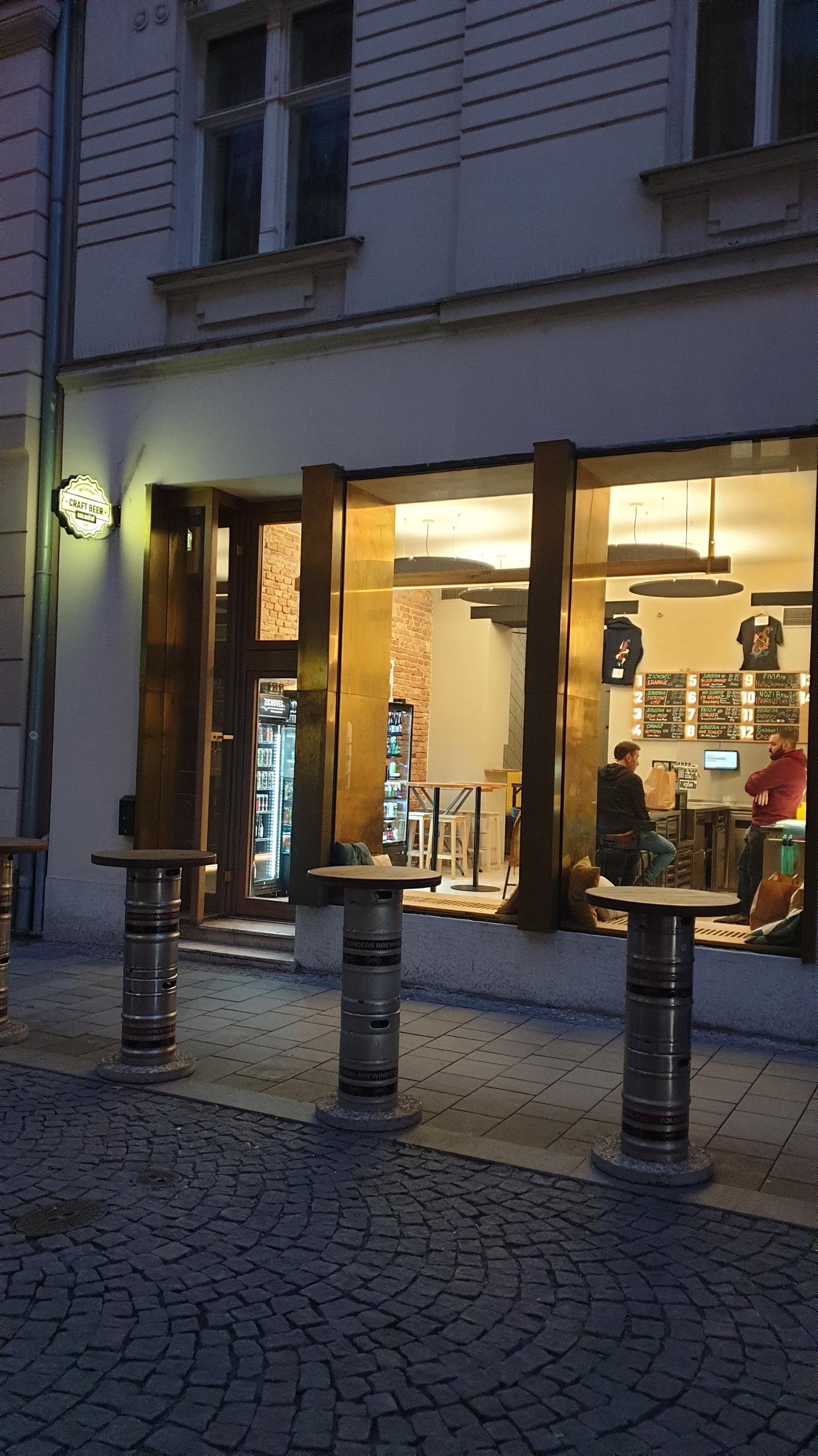 Craftbeer bar & bottle shop Solniční