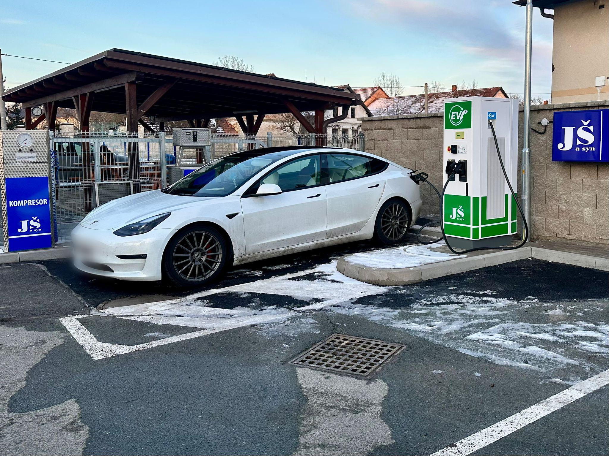 JAN ŠPATENKA A SYN - Nabíjecí stanice