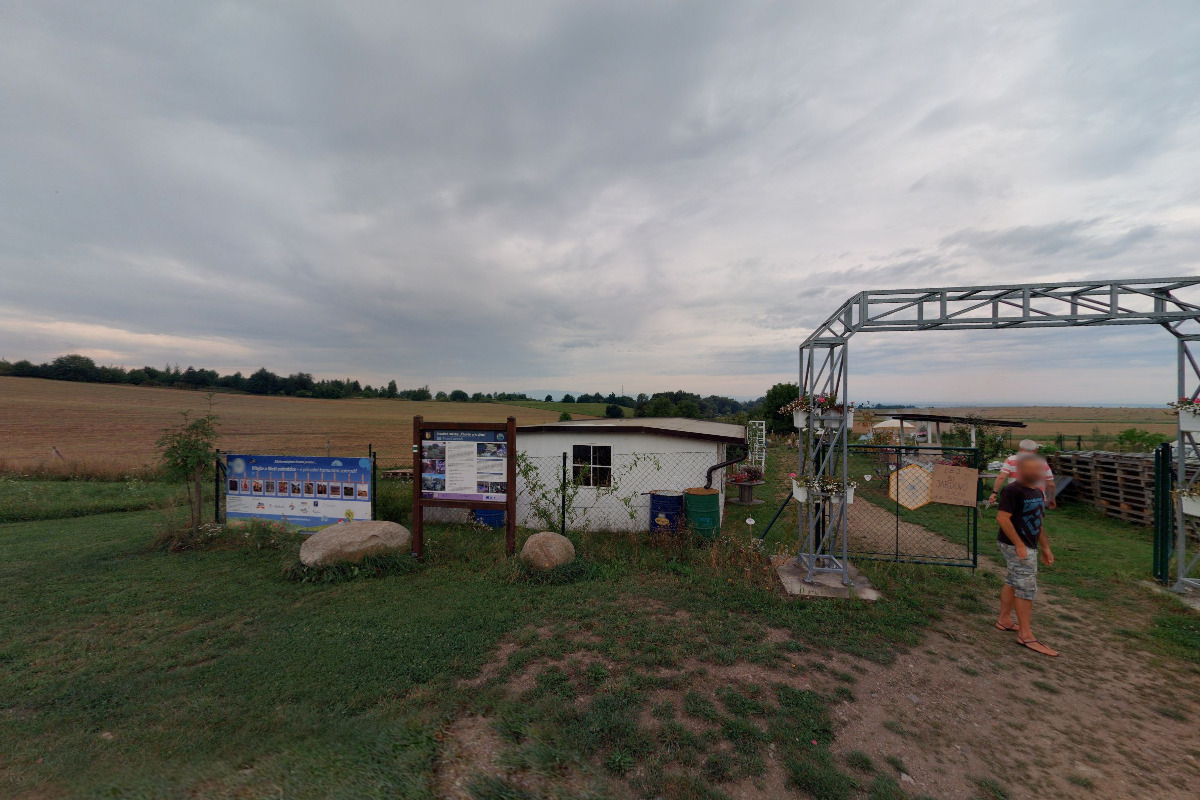 Naše zahrádka s Vílí stezkou foto 5