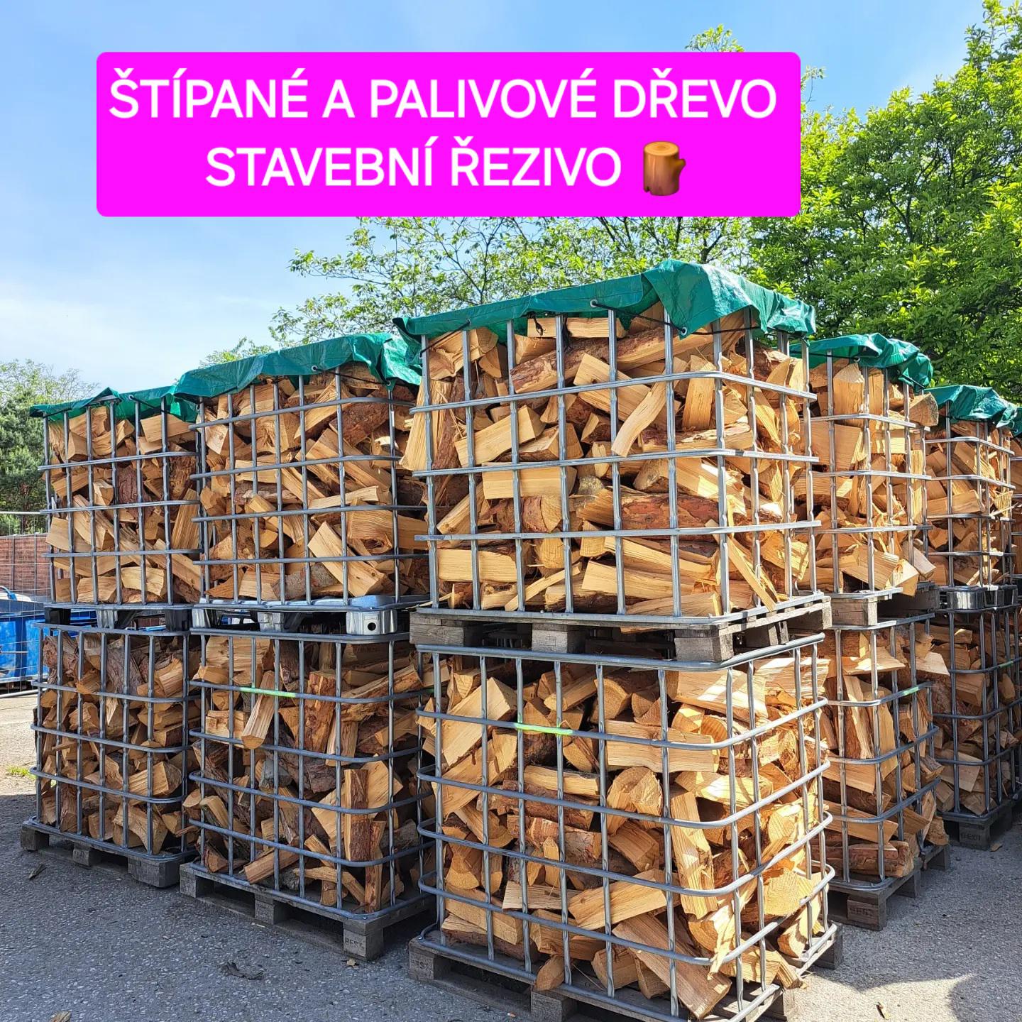 Štípané dřevo foto 2