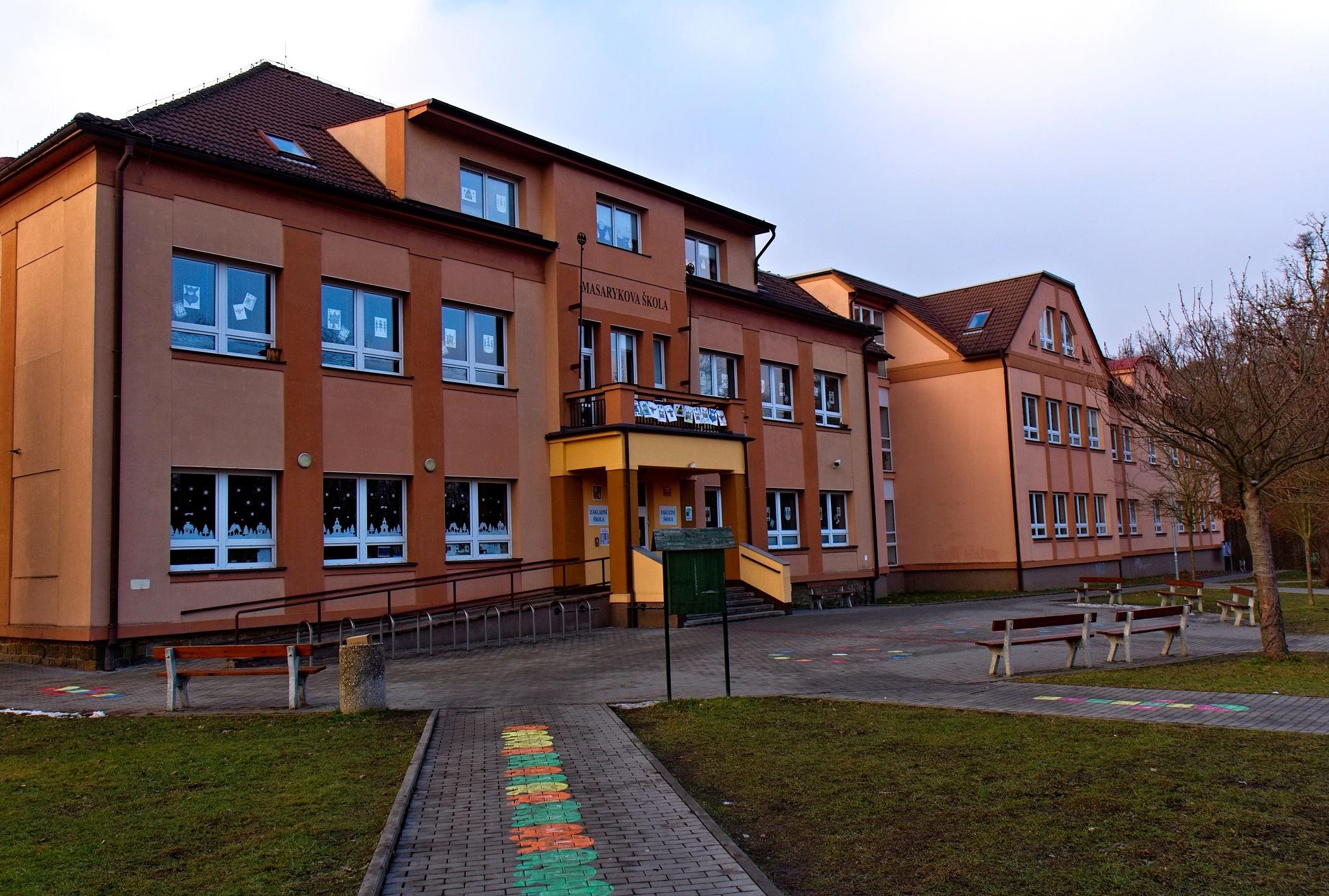Masarykova základní škola, Praha 9 - Újezd nad Lesy foto 2
