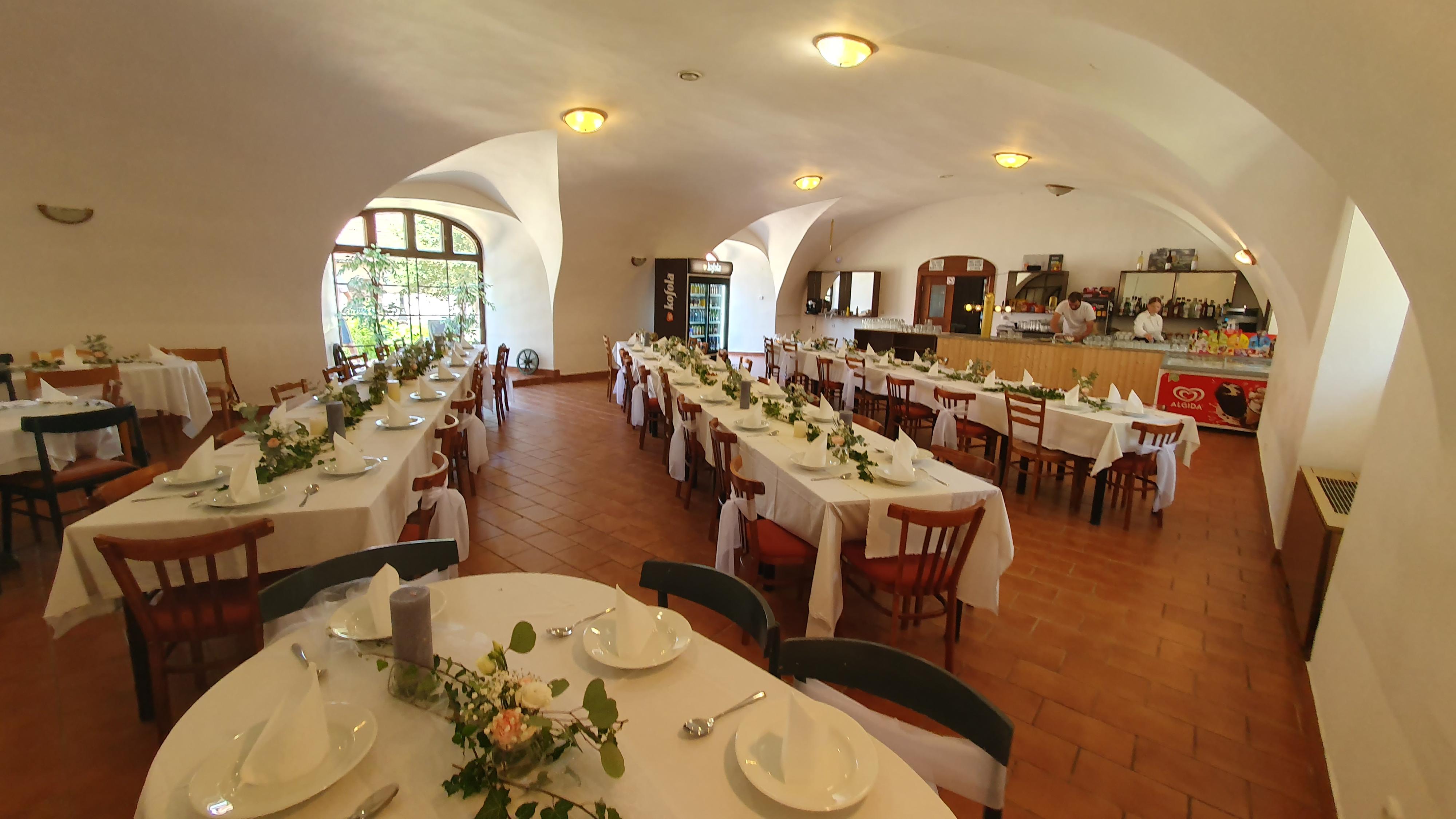 Restaurace Holenský Dvůr