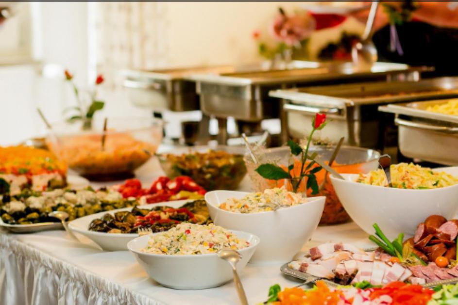 Profi catering na míru pro velké firemní akce.