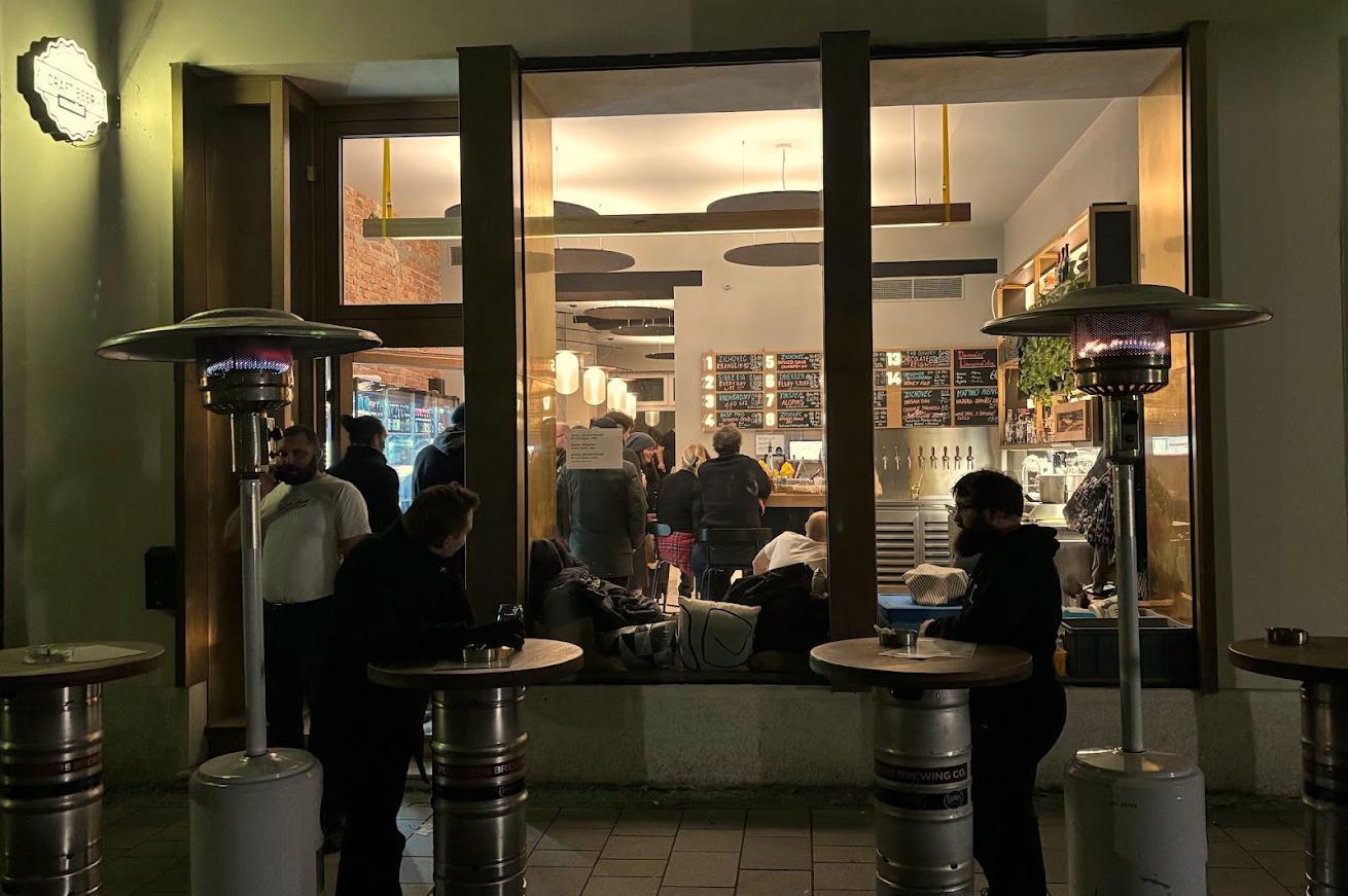 Craftbeer bar & bottle shop Solniční