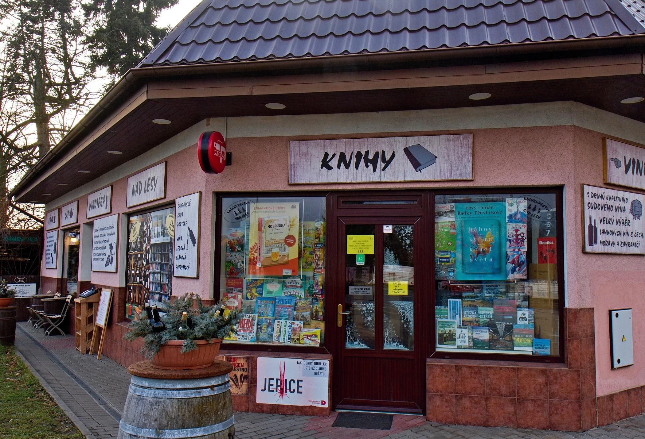 Knihkupectví Nad Lesy foto 2