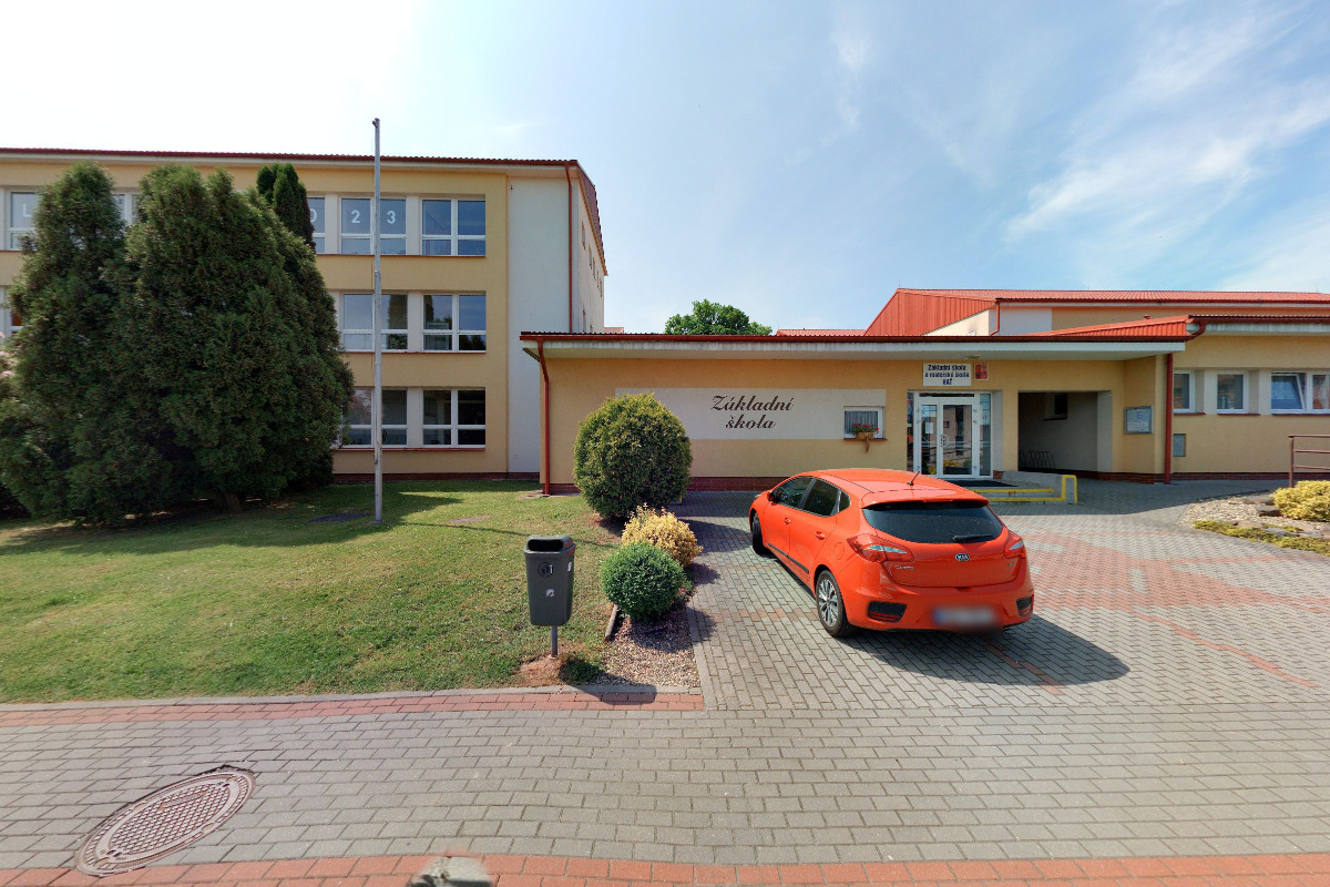 ZŠ a MŠ Hať, Na Chromině