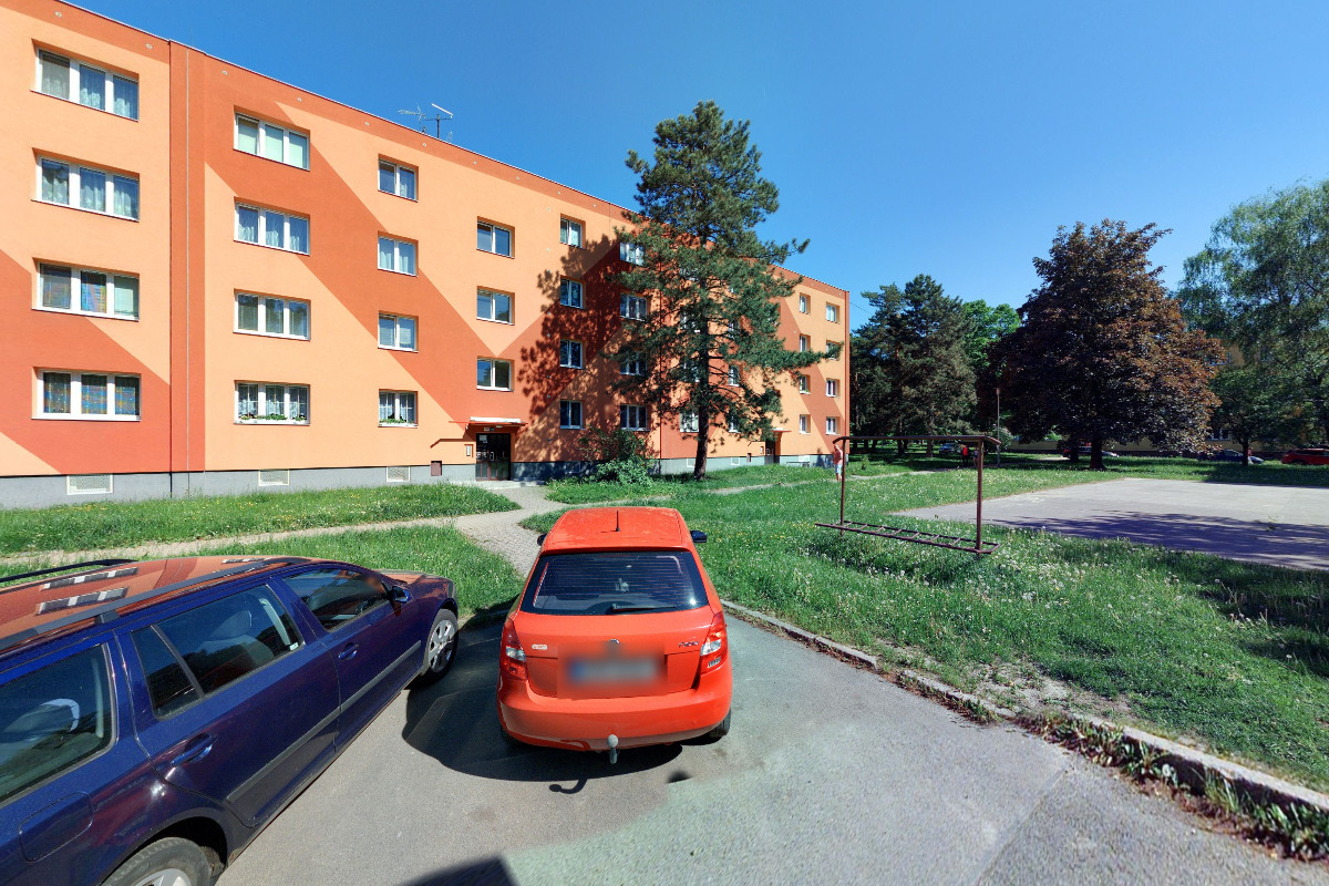 Mgr. LENKA RUSNOKOVÁ