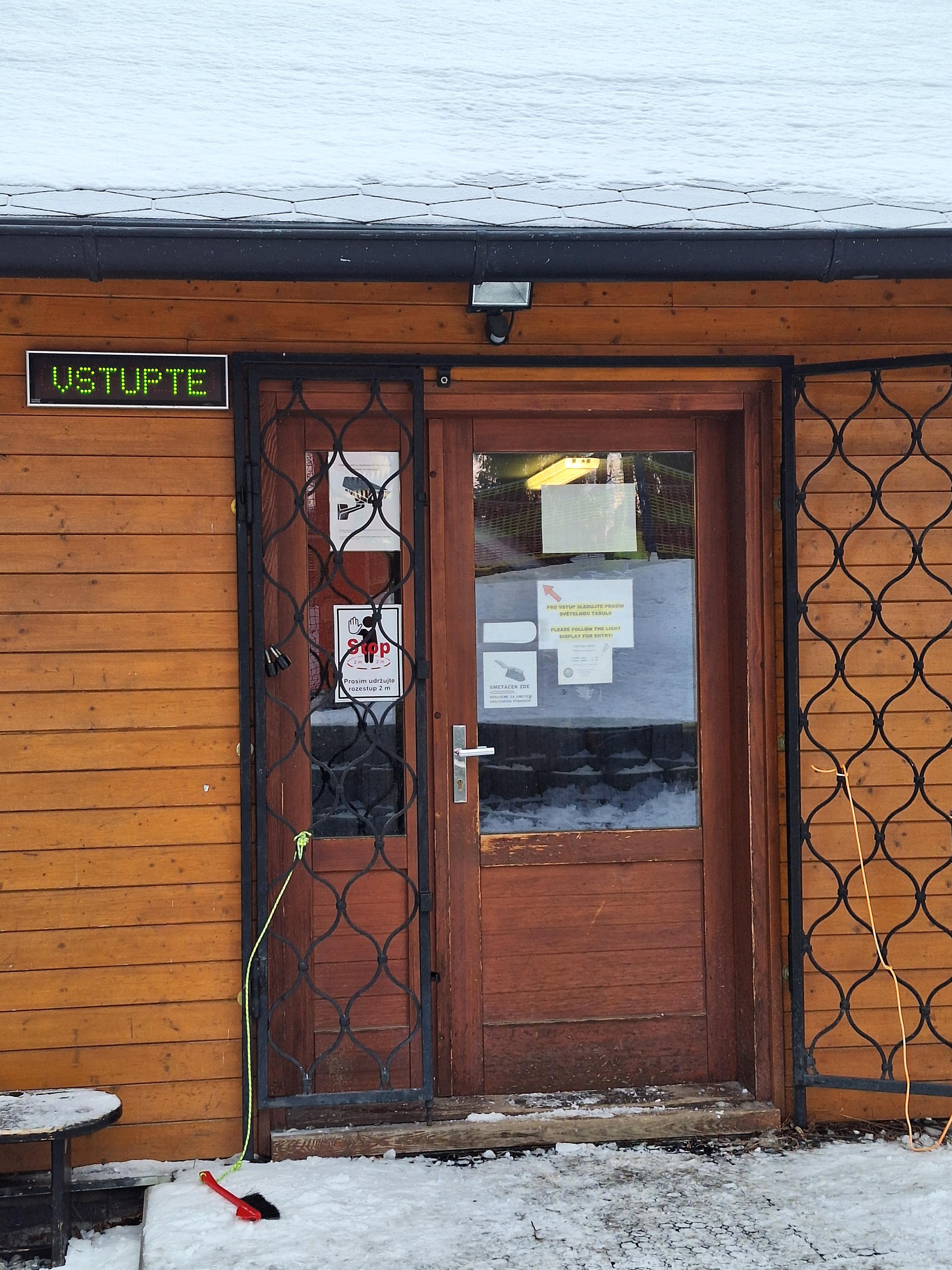 Půjčovna a servis lyží SKI areál Chotouň foto 2