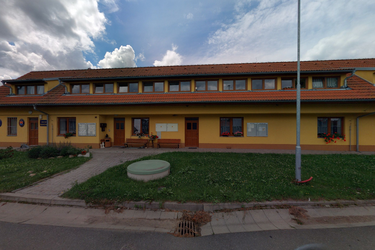 Modrá Hůrka - obecní úřad foto 2