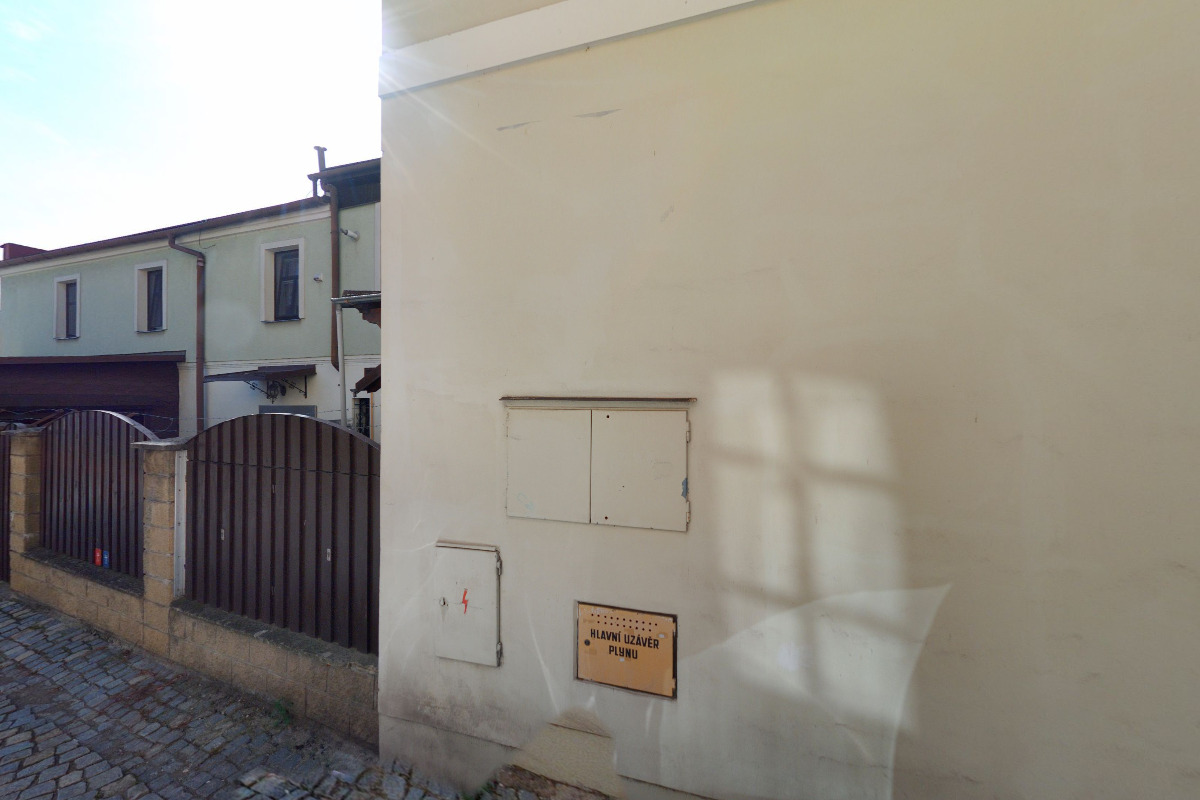 Potraviny náměstí J. A. Komenského 	1