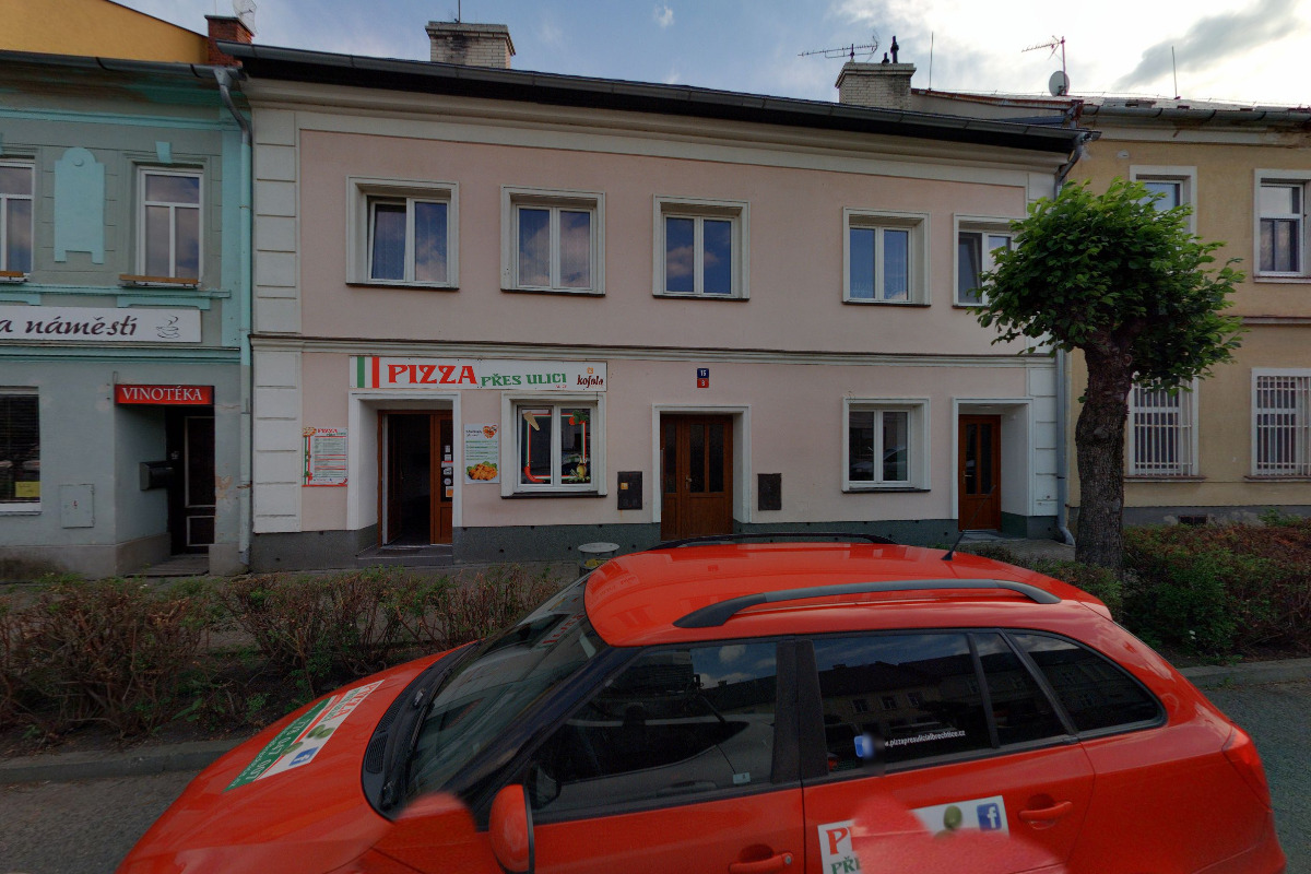 Pizza přes ulici foto 4