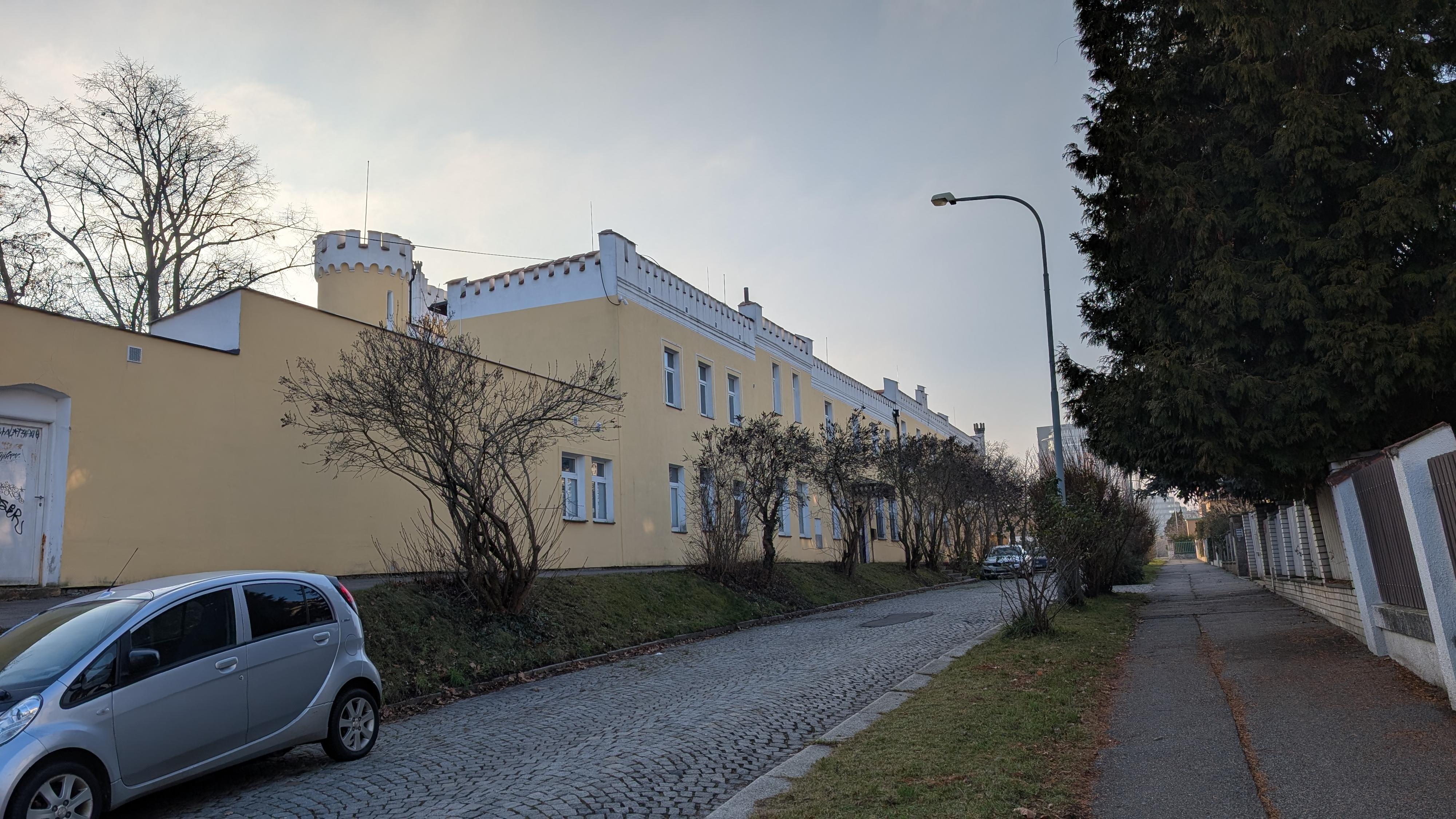 Střední škola a vyšší odborná škola umělecká a řemeslná foto 4
