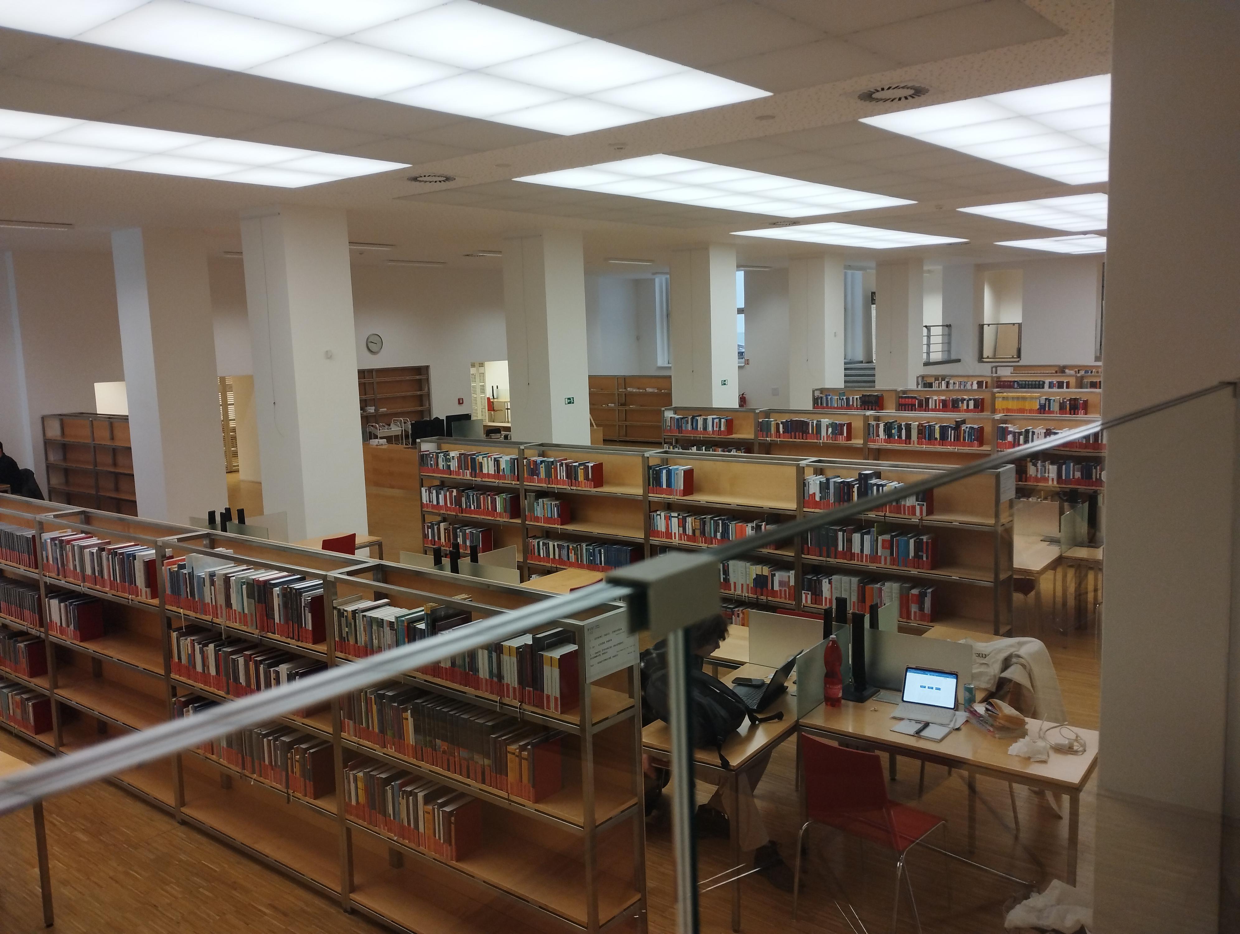 Ústřední knihovna Právnické fakulty Masarykovy univerzity foto 3