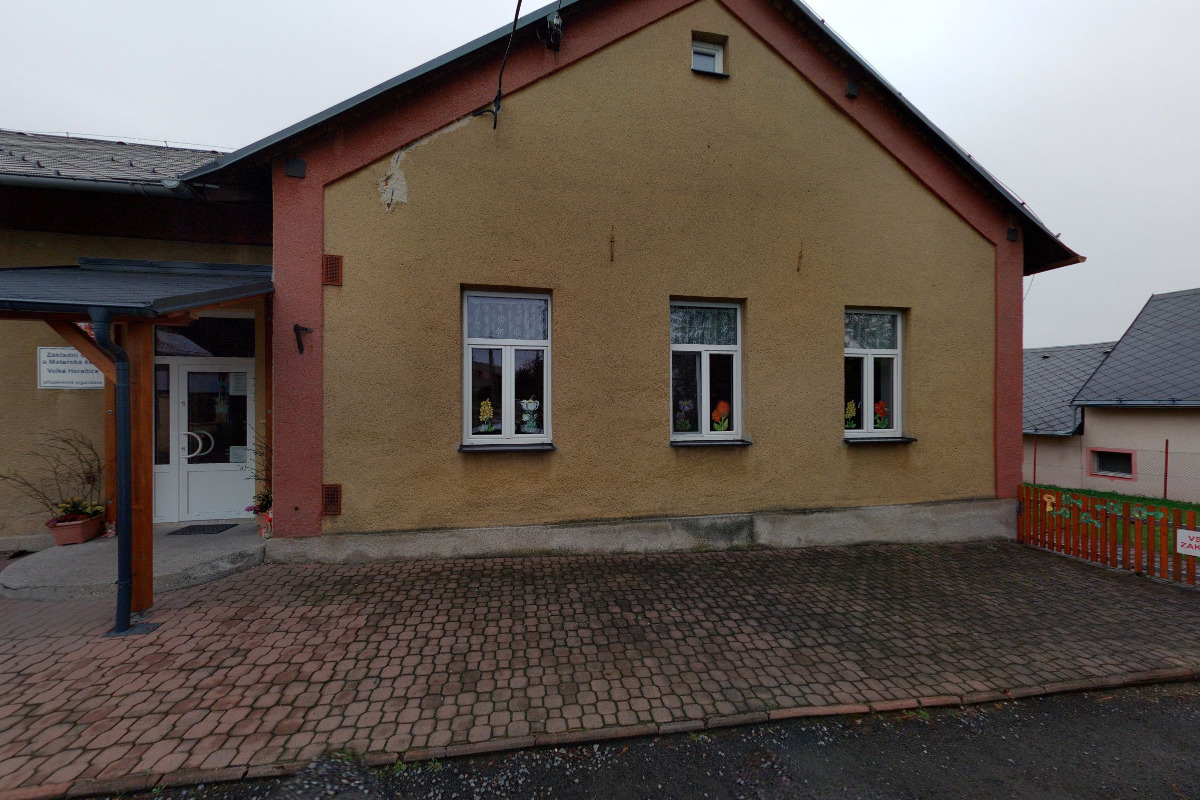 ZŠ a MŠ Velké Heraltice, Sádek