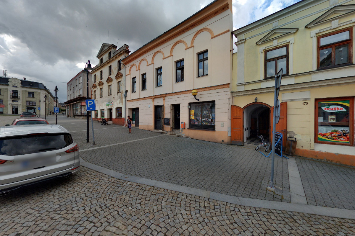 Trafika na náměstí foto 1