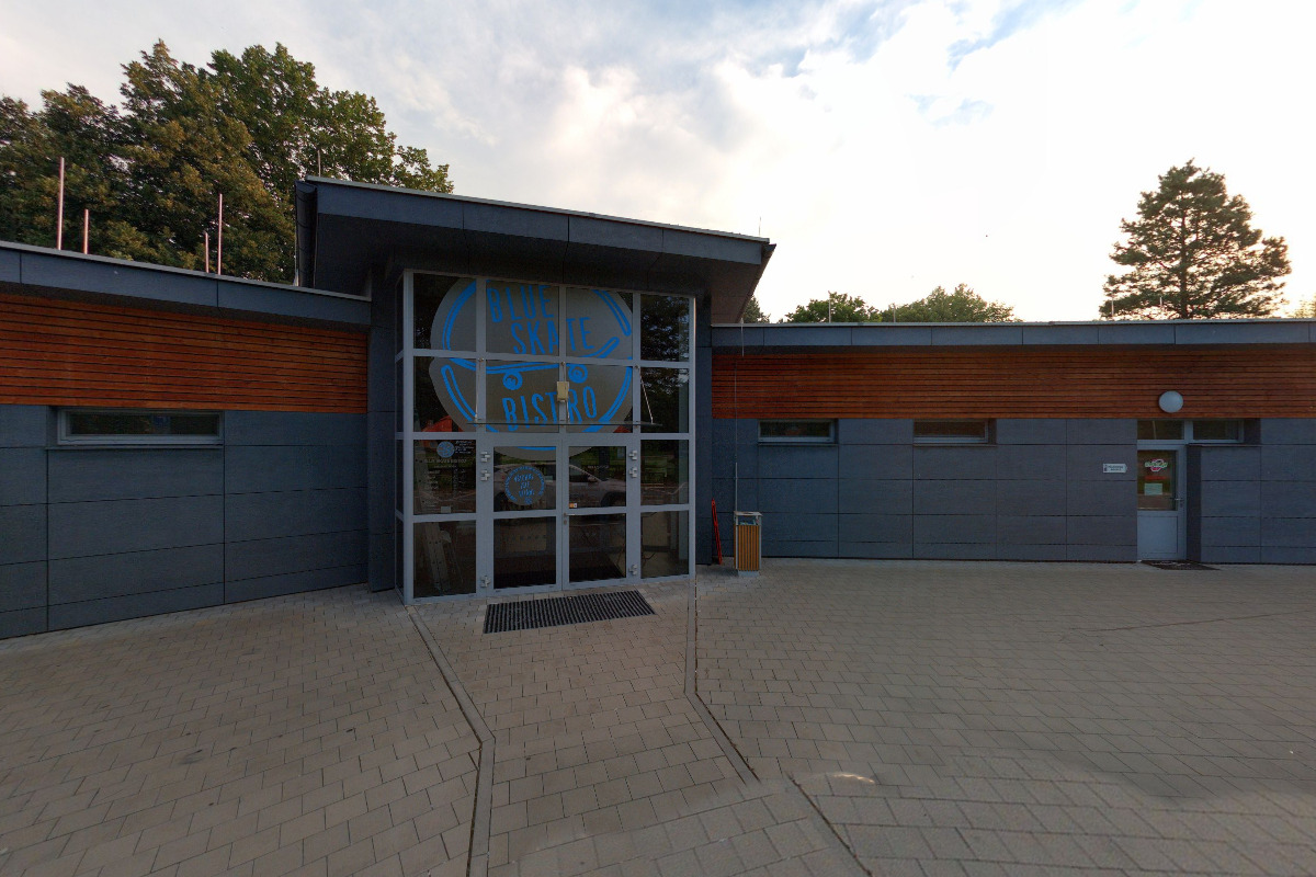 Blue skate bistro