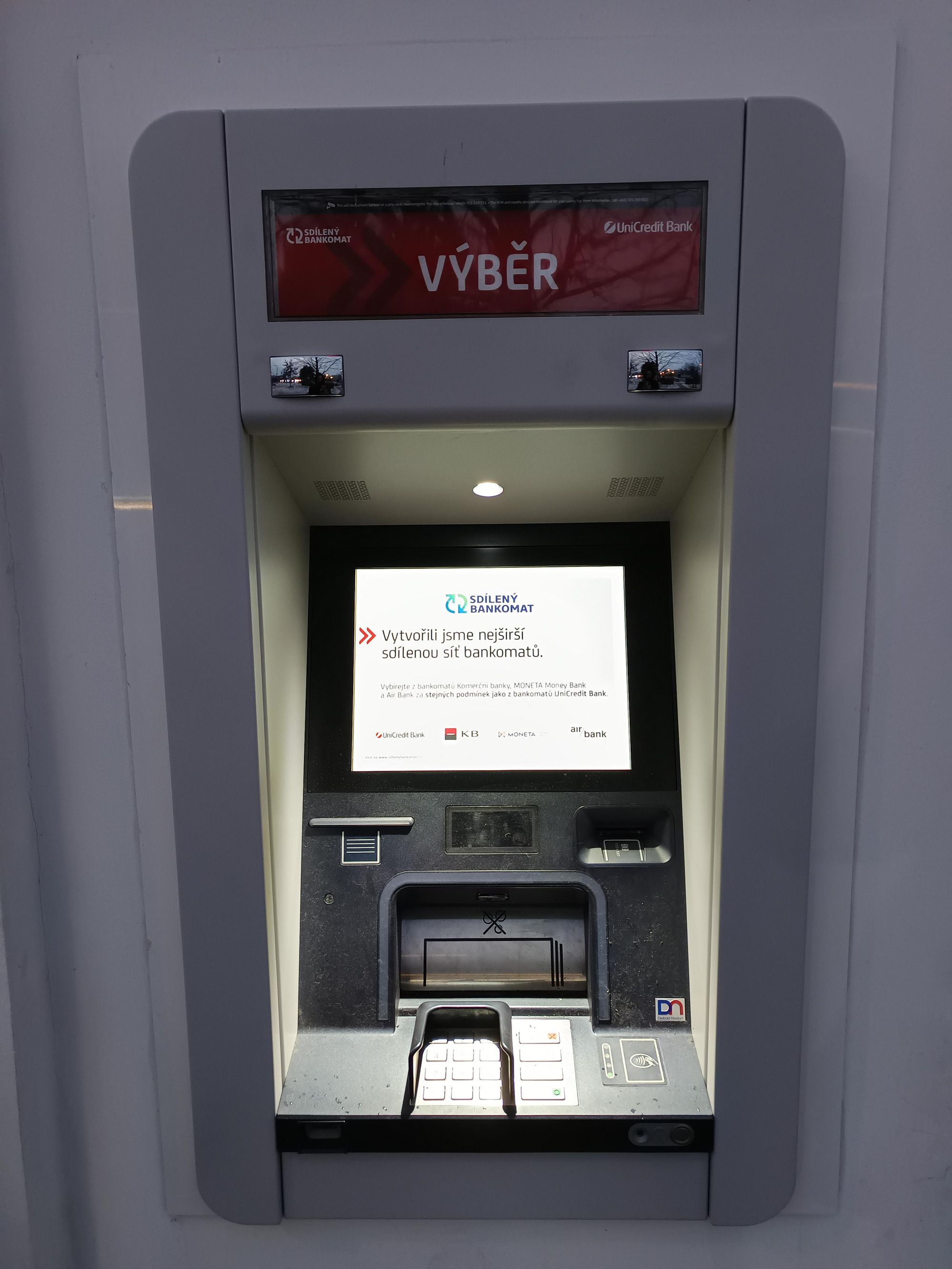 Bankomat UniCredit Bank Czech Republic foto 2