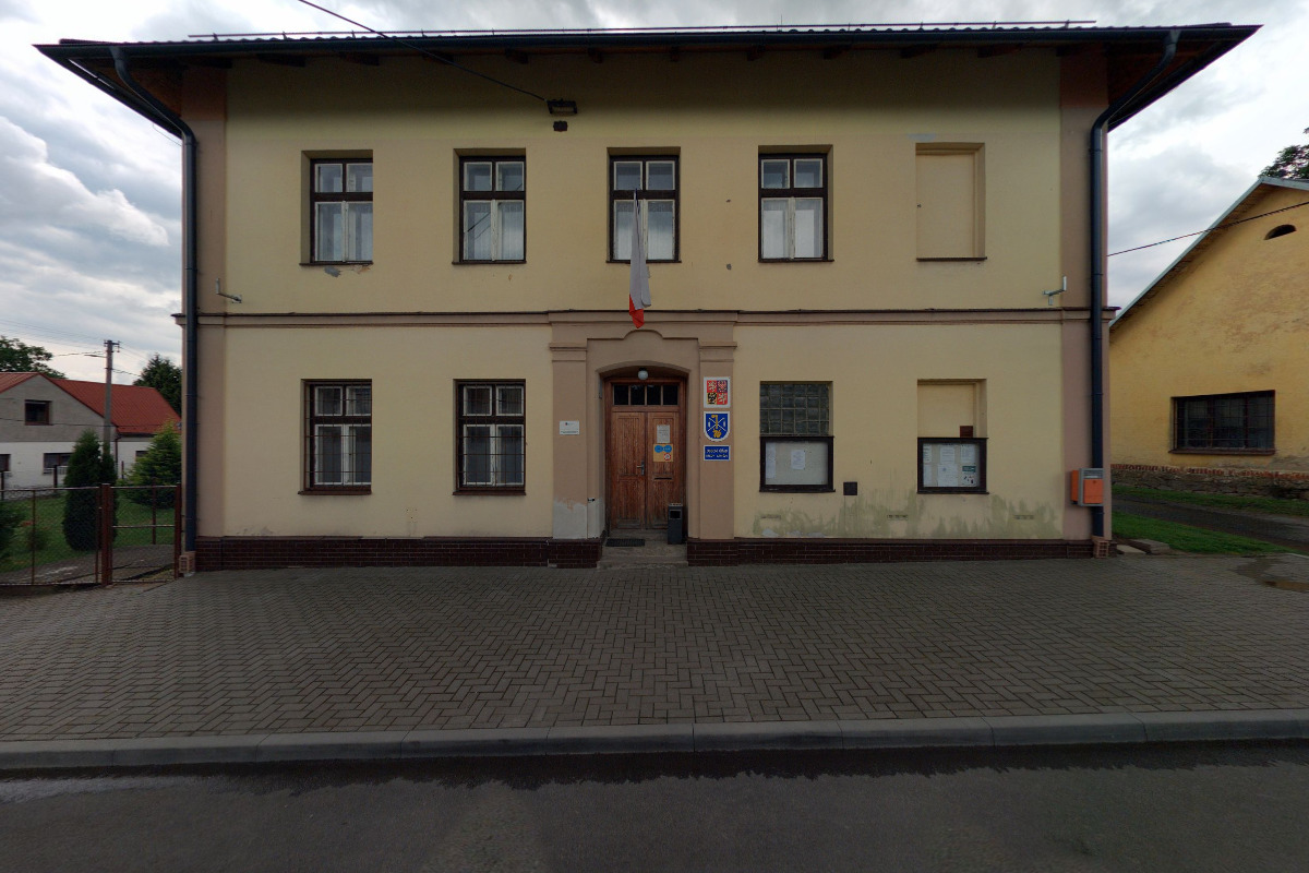 Býkov - Láryšov - obecní úřad foto 1