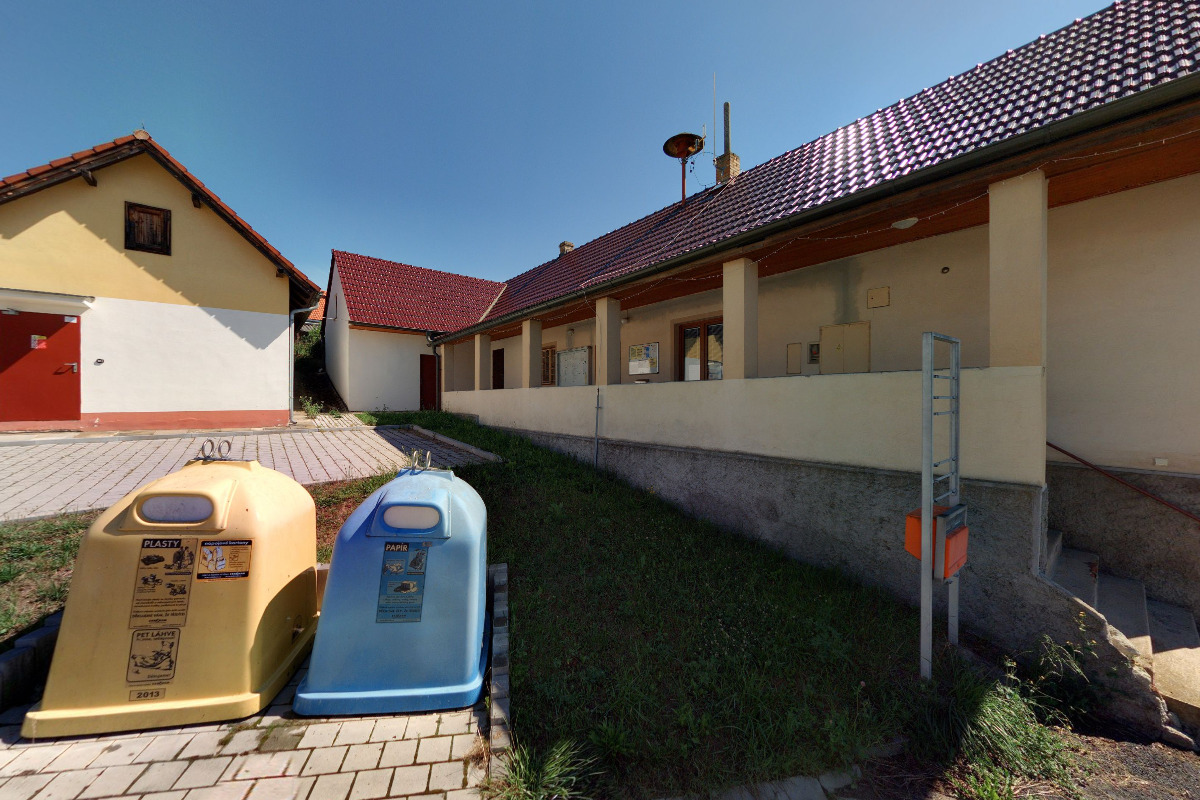 Březnice - obecní úřad foto 1