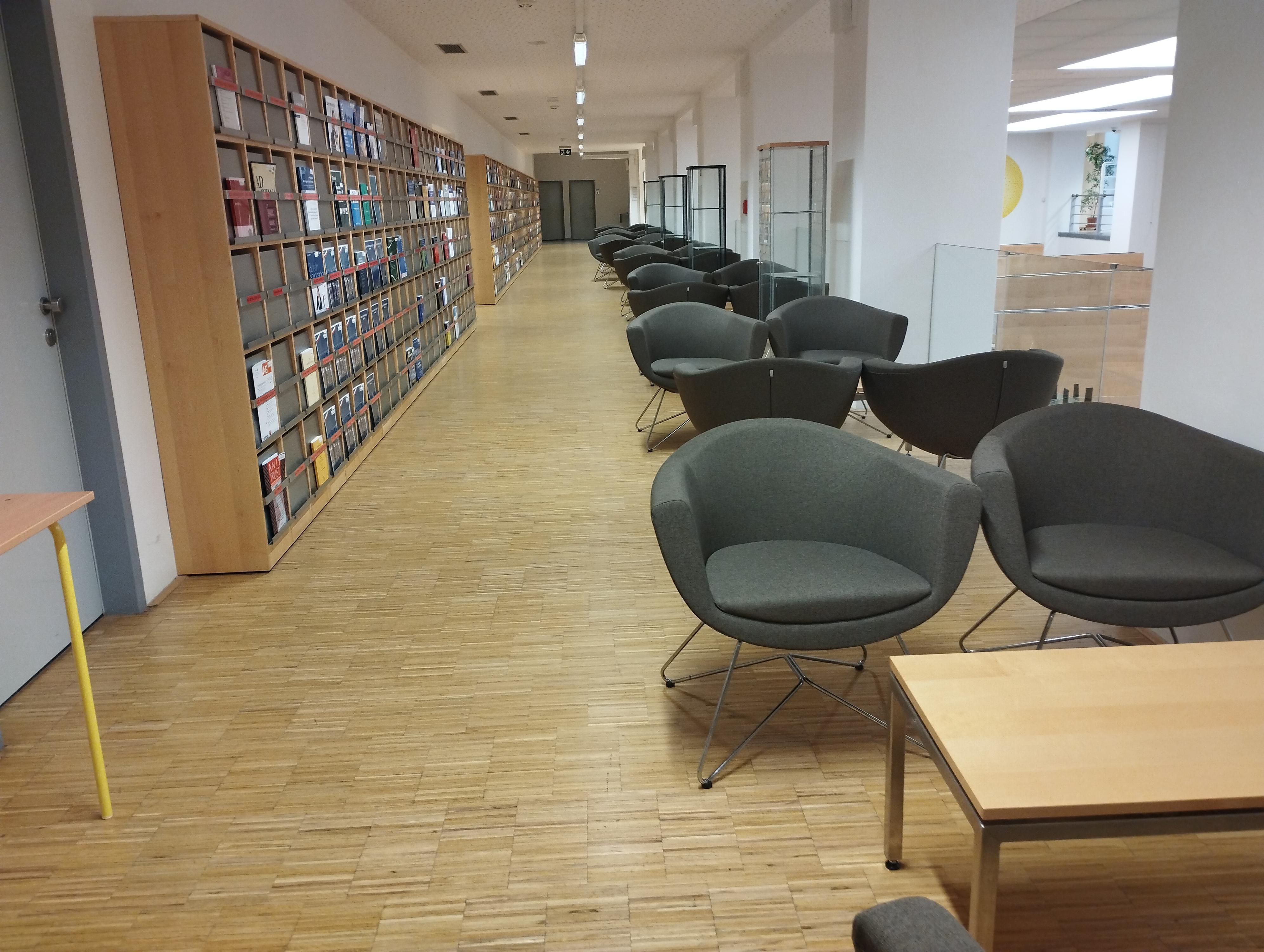 Ústřední knihovna Právnické fakulty Masarykovy univerzity foto 2