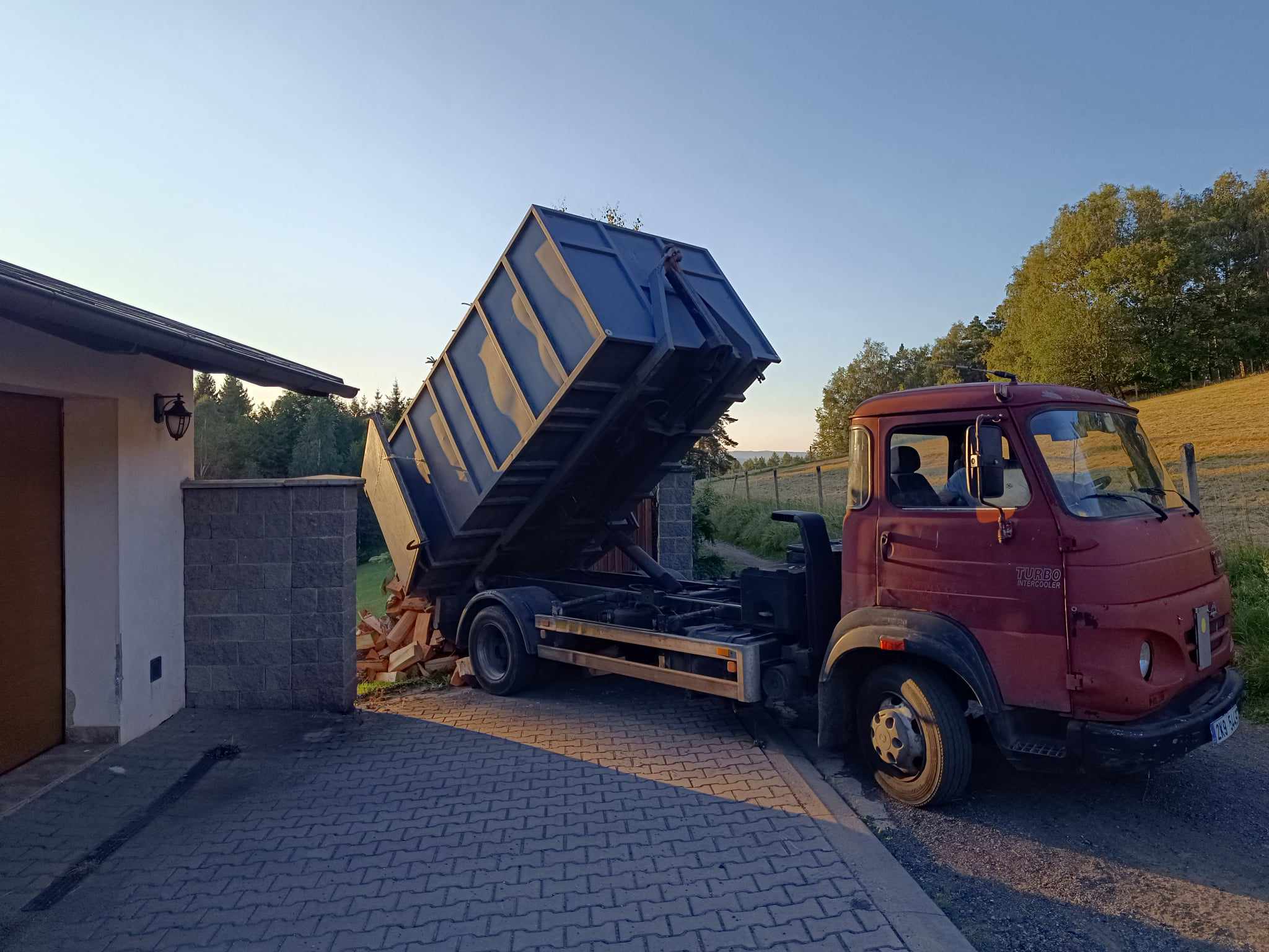 Ondřej Tomeš - Štípané palivové dřevo foto 4