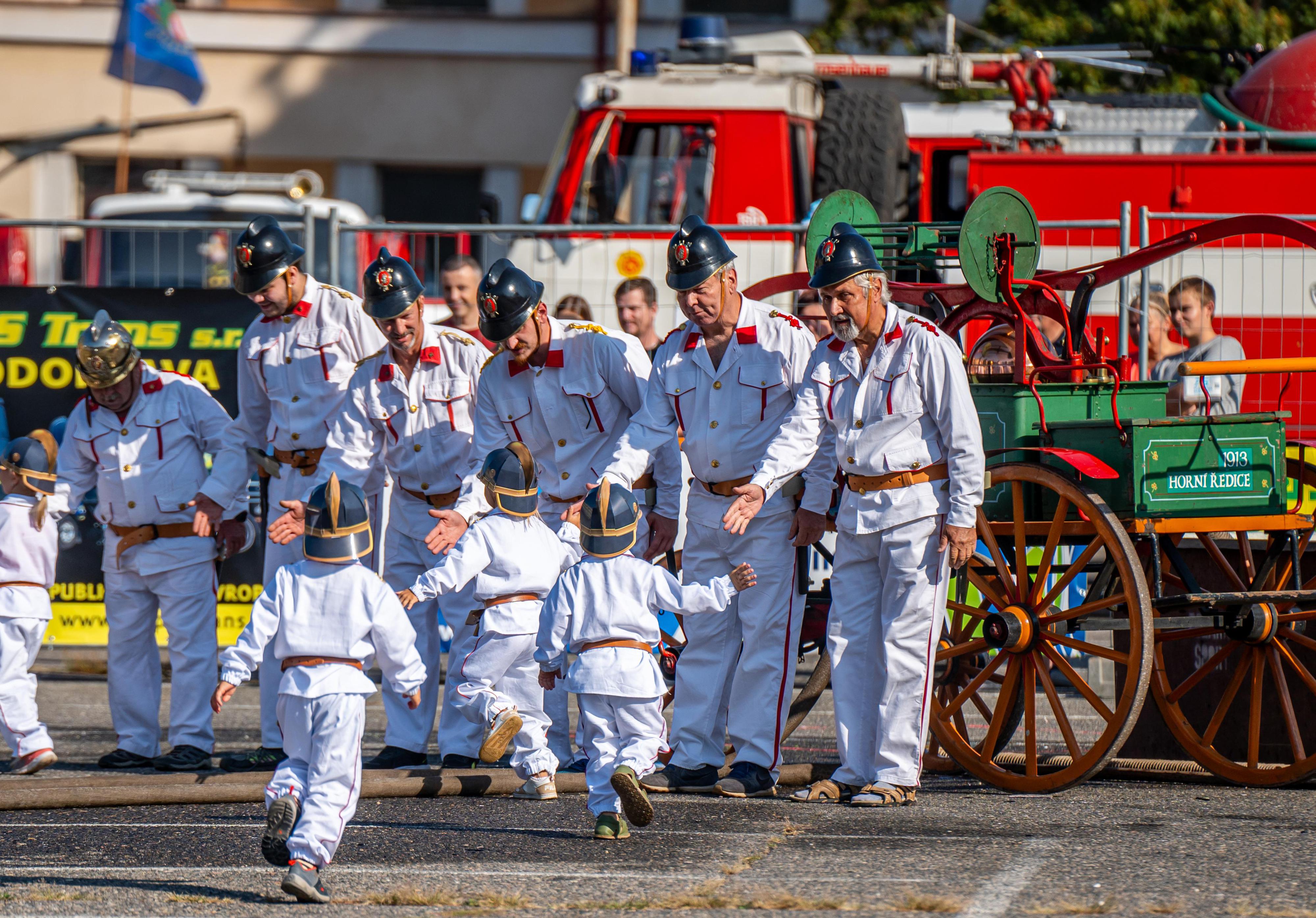 RETROMĚSTEČKO (nejen) ČSLA, setkání HASIČŮ a bezpečnostních složek foto 6
