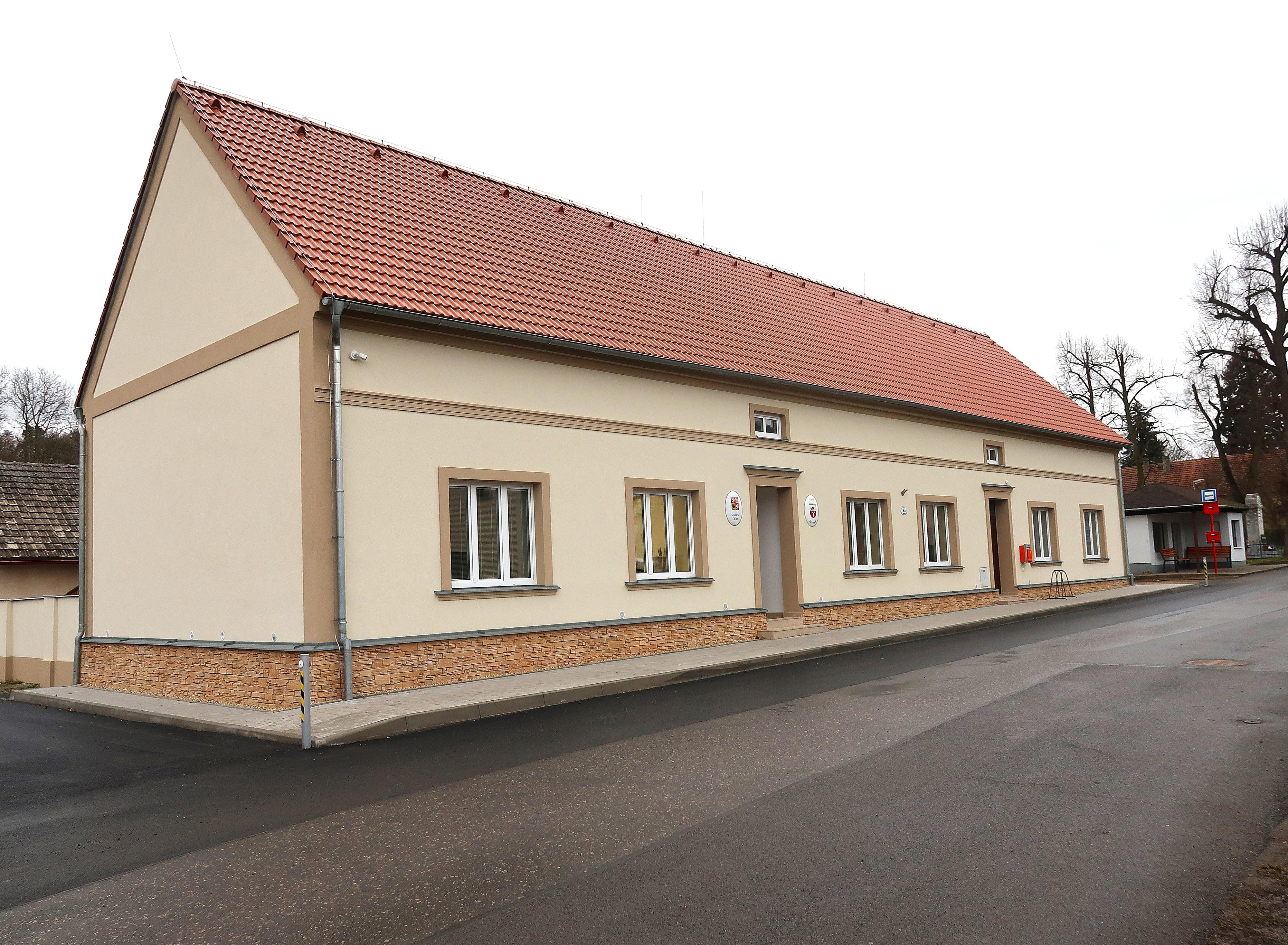 Pozdeň - obecní úřad foto 2
