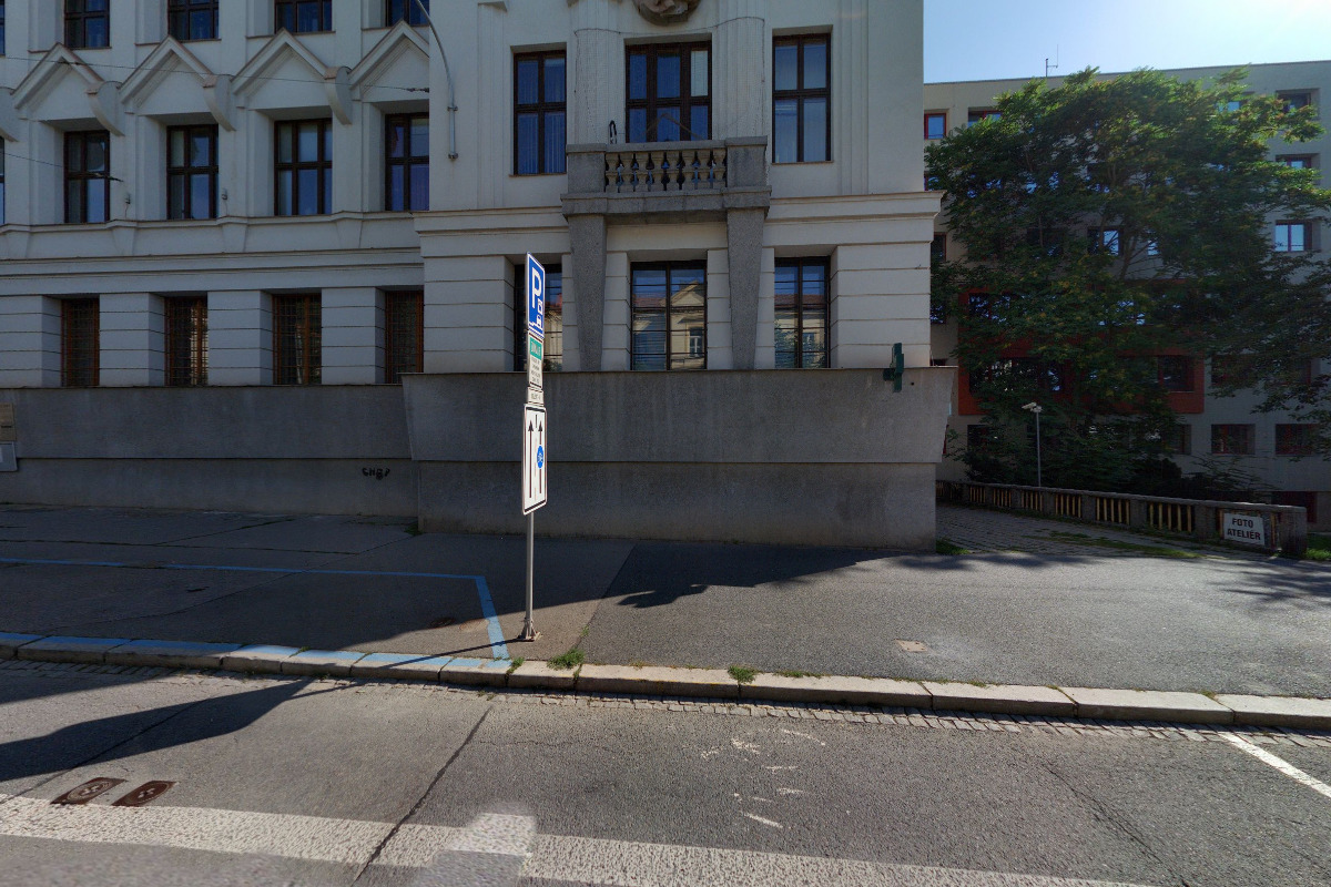 PhDr. Mgr. Abdulkarim Al Fadhli Ph.D., MBA, MediClinic a.s. foto 2