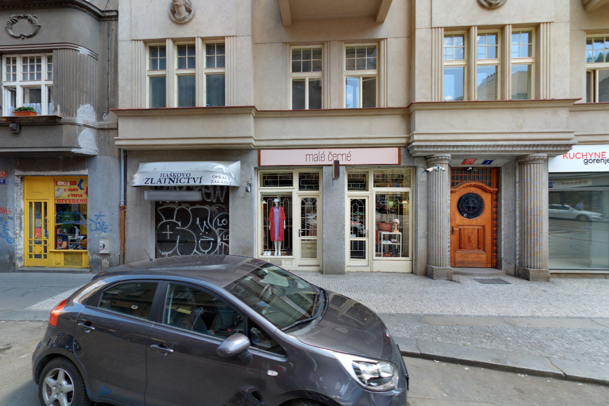 Malé černé foto 2