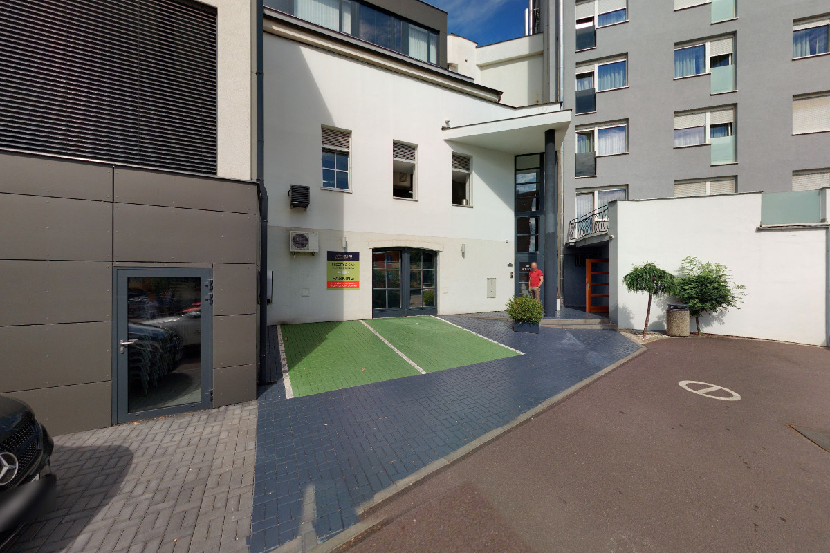 PREMIUM HOTEL**** ZNOJMO - Nabíjecí stanice Porsche