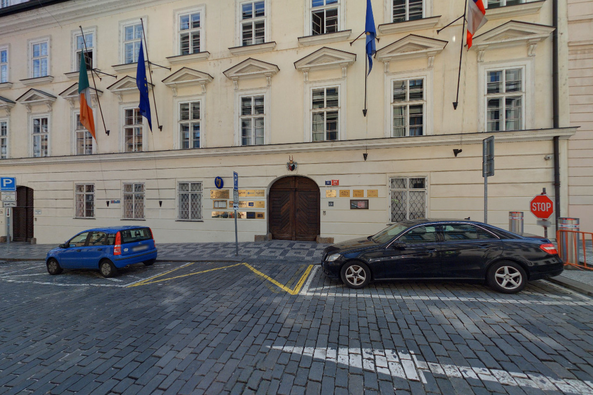 American Center - knihovna