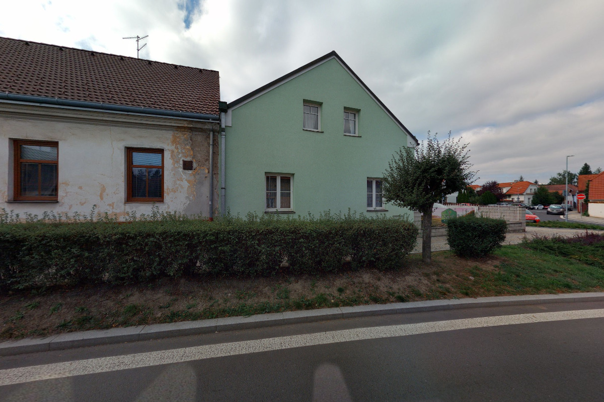 JUST NIKOL Make-up & Hair style