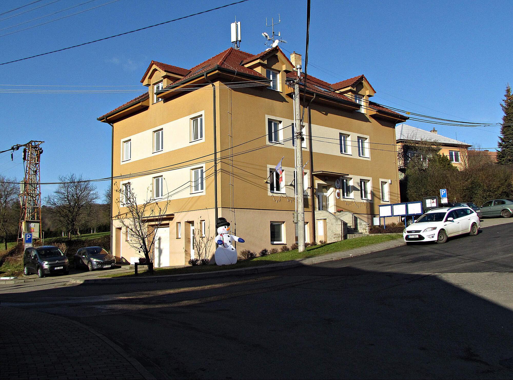 Zlámanec - obecní úřad foto 2