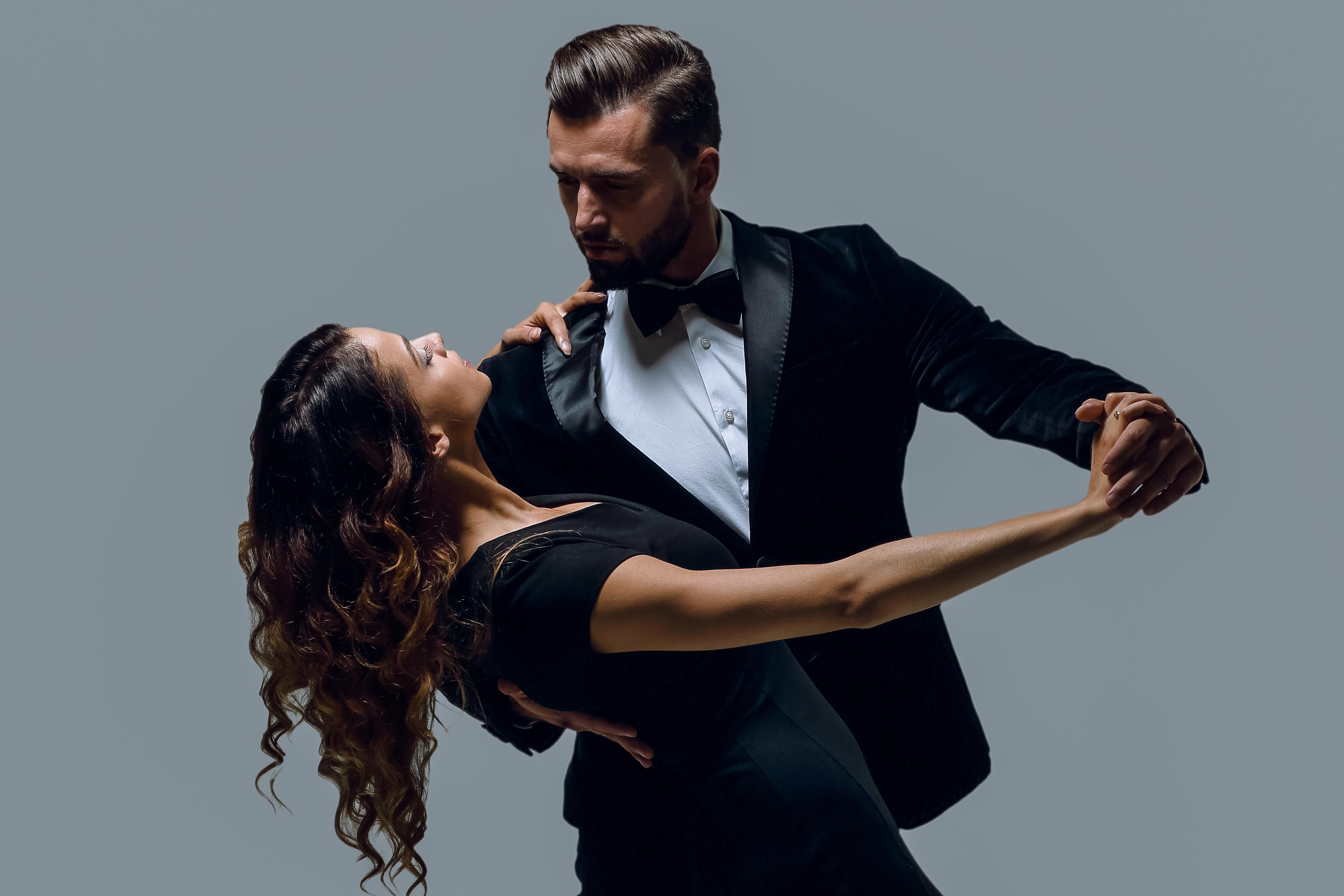 Elegantní outfit do tanečních i na ples