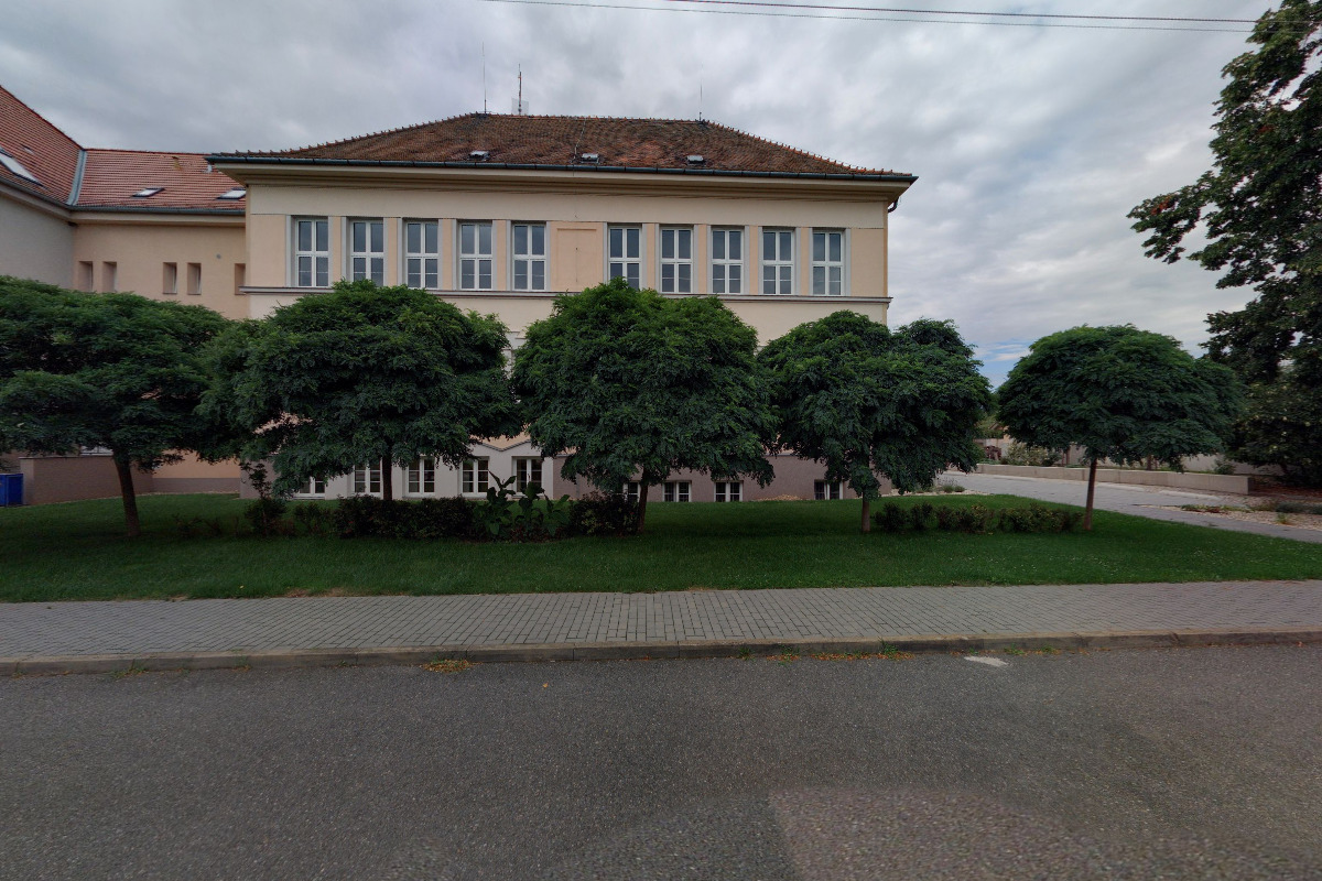ZŠ a MŠ Šanov, Komenského foto 2