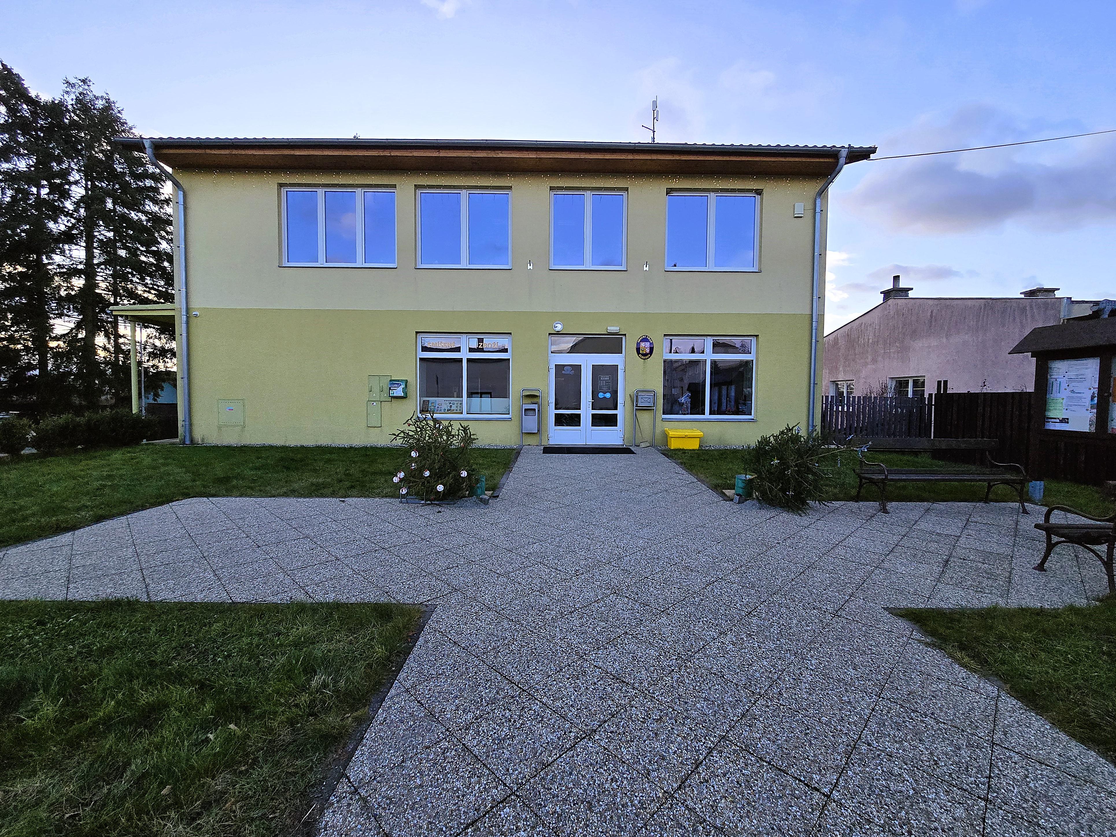 Alojzov - obecní úřad foto 1