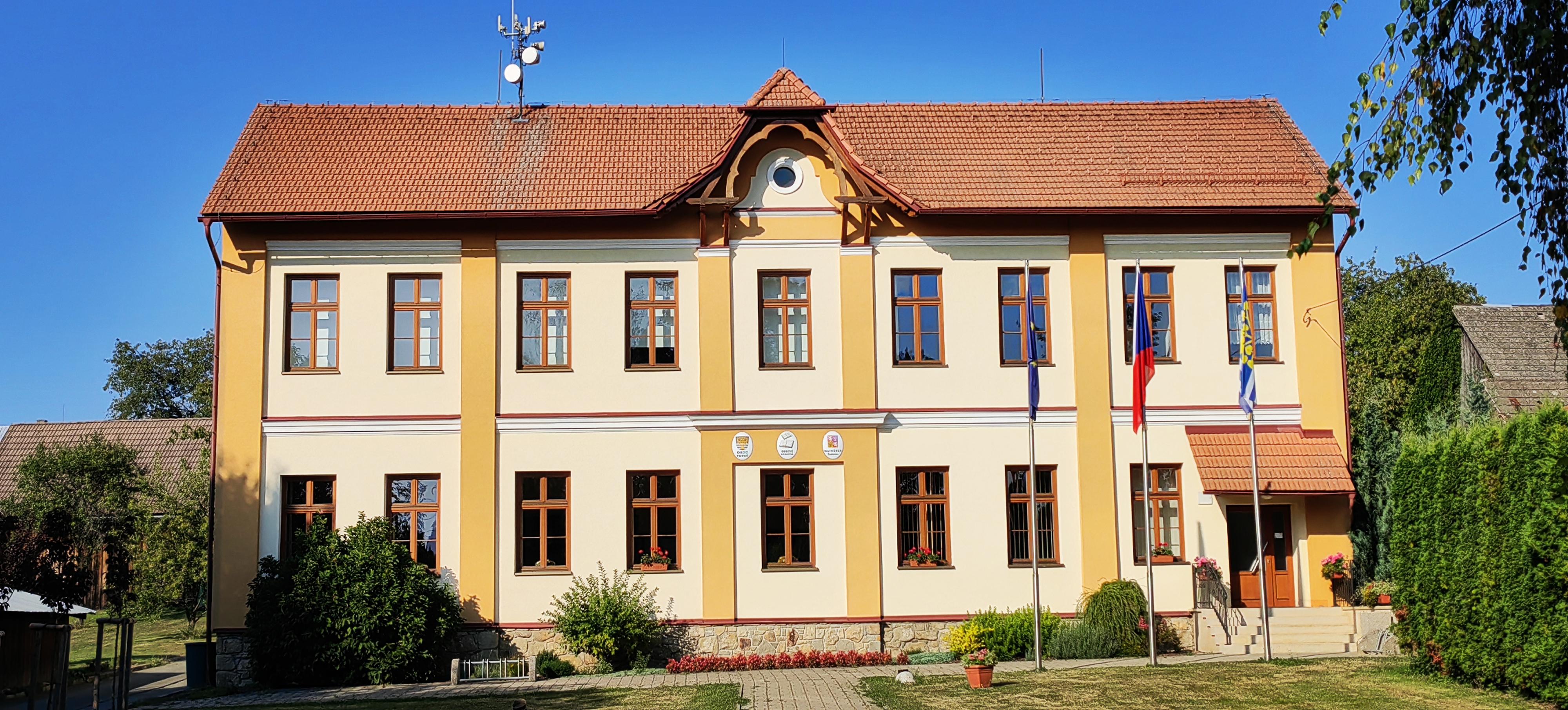 Poteč - obecní úřad foto 6