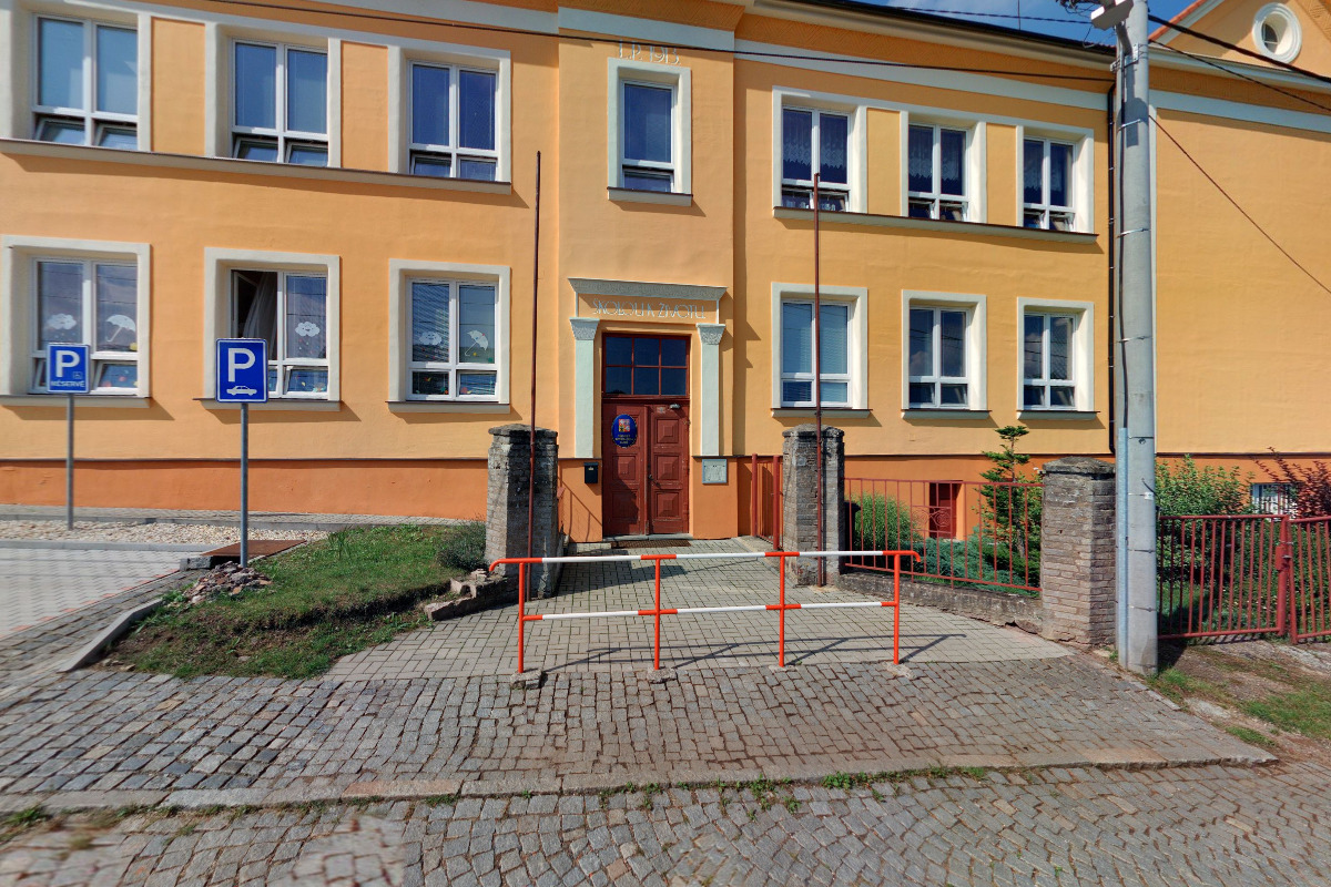 Základní škola a Mateřská škola Hluboš foto 2