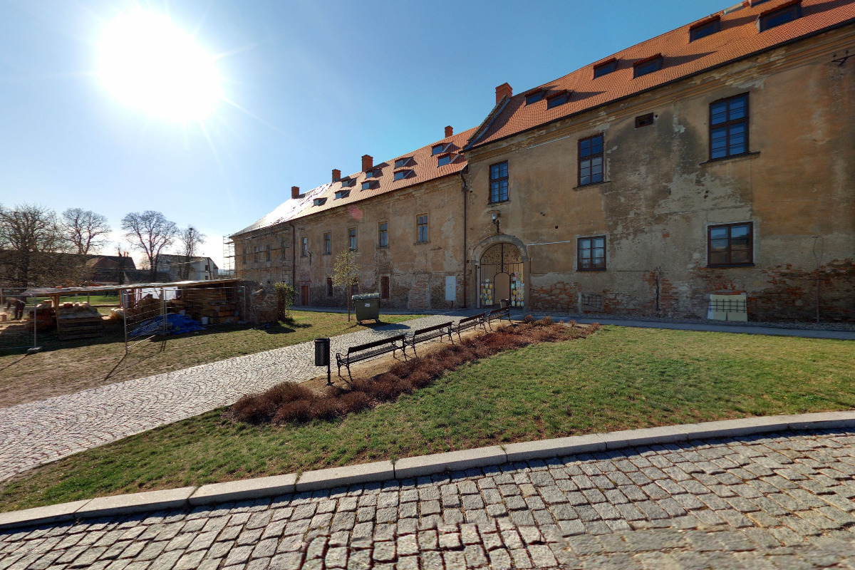 Veřejná knihovna Králův Dvůr foto 2