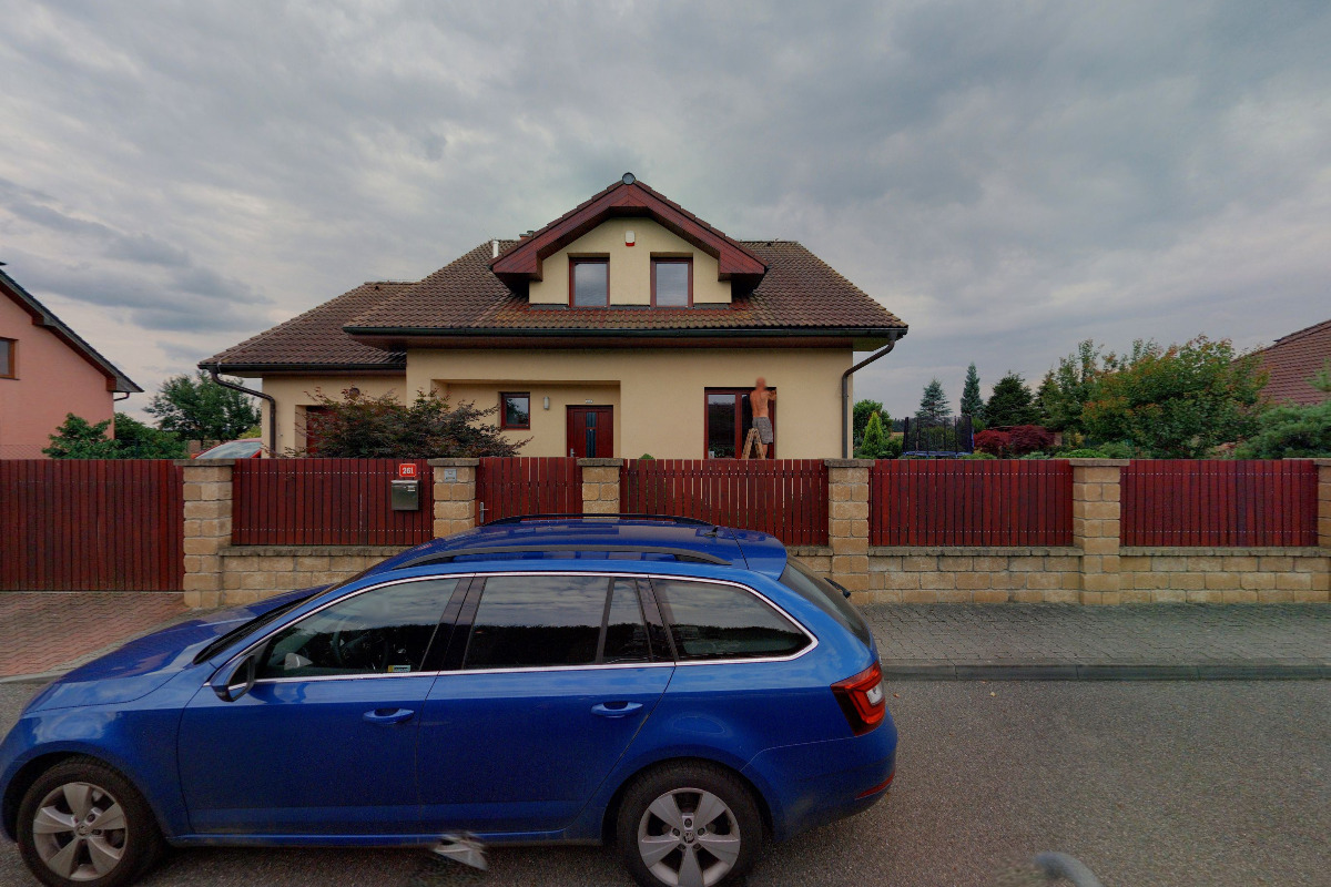 Kostas Maceridis - montáž a údržba telefonů