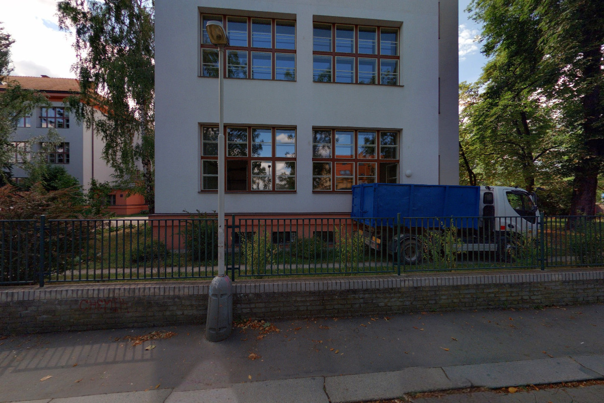 Střední škola designu a umění, knižní kultury a ekonomiky Náhorní