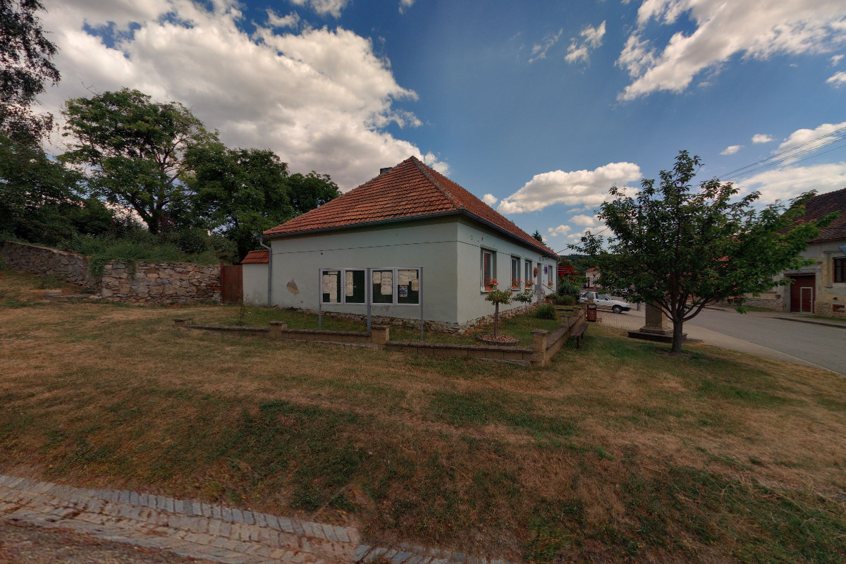 Římskokatolická farnost Kadov u Miroslavi